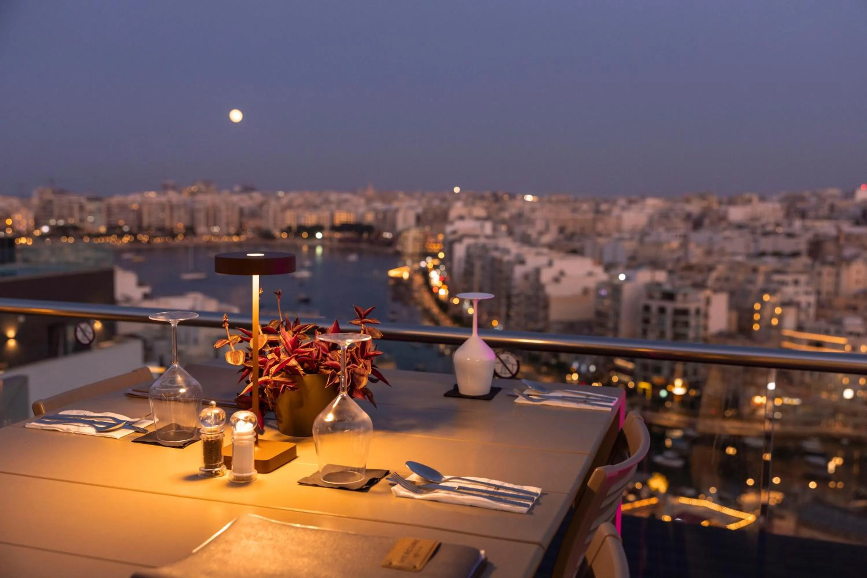 Night in Mercure St. Julian's Malta
