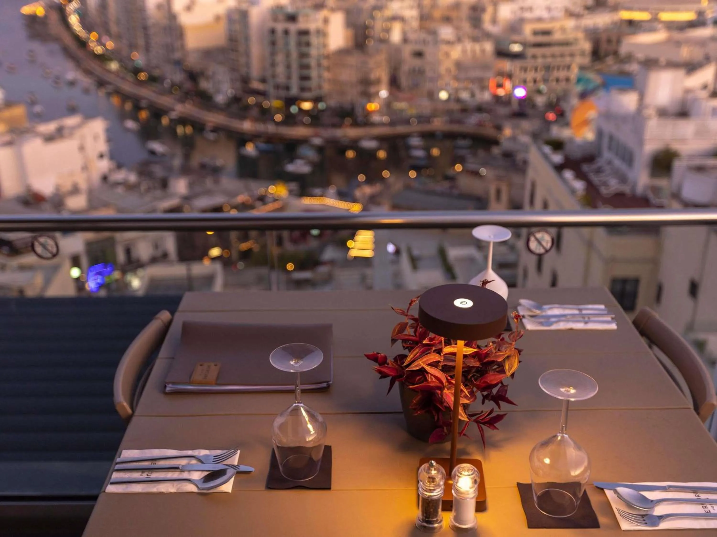 Restaurant/places to eat in Mercure St. Julian's Malta