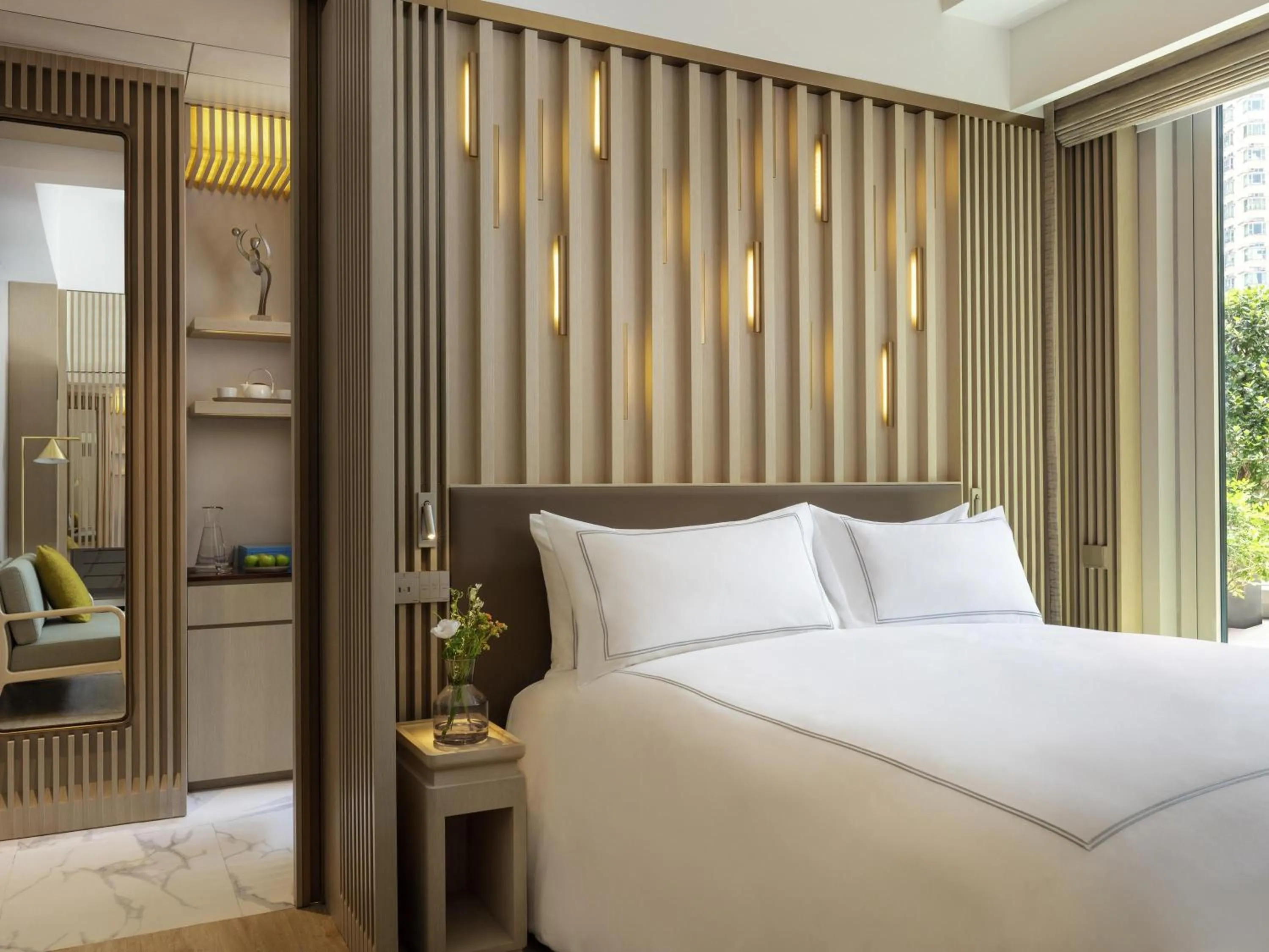 Bedroom, Bed in The Silveri Hotel Hong Kong - MGallery Collection