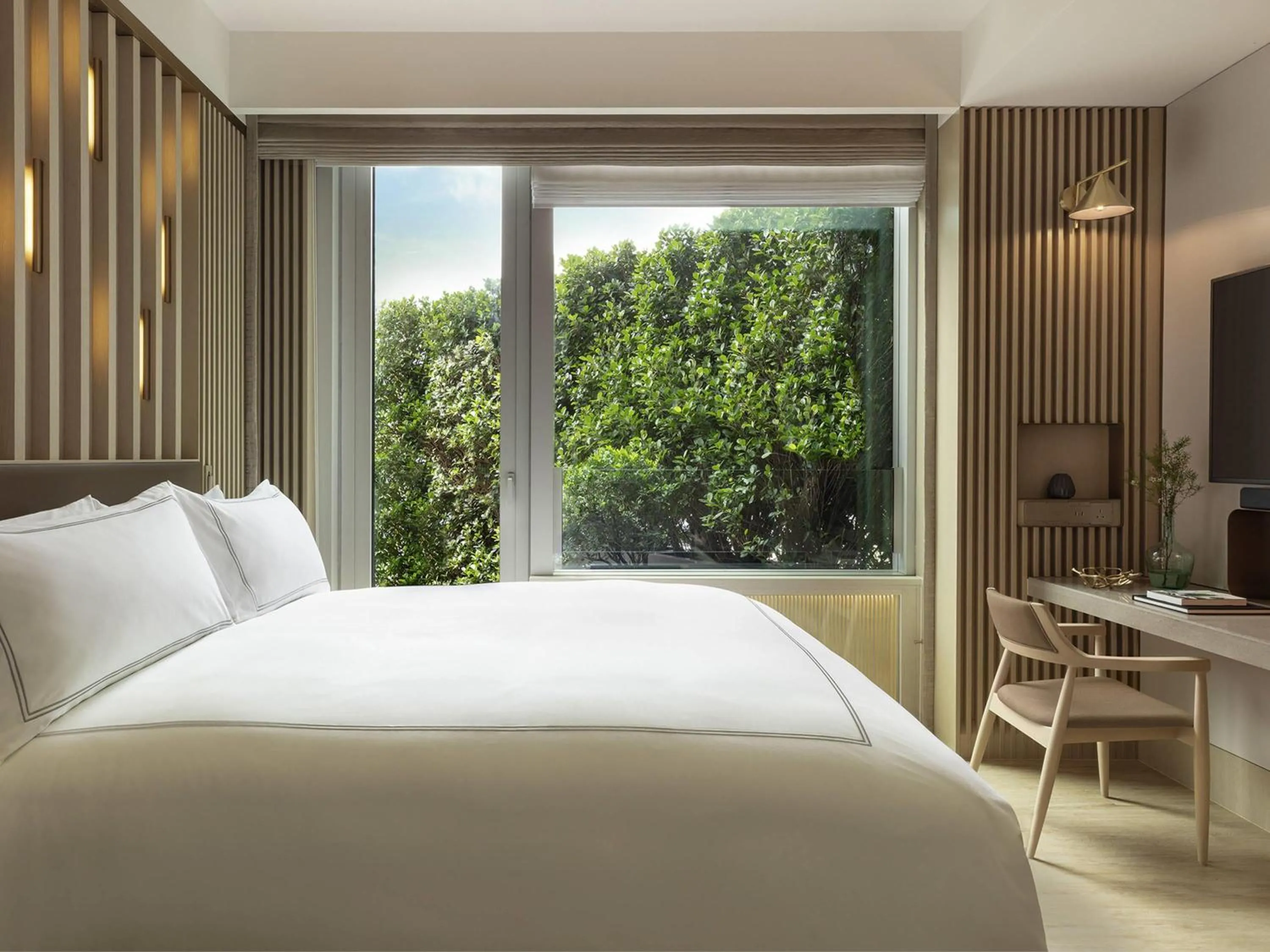 Bedroom, Bed in The Silveri Hotel Hong Kong - MGallery Collection