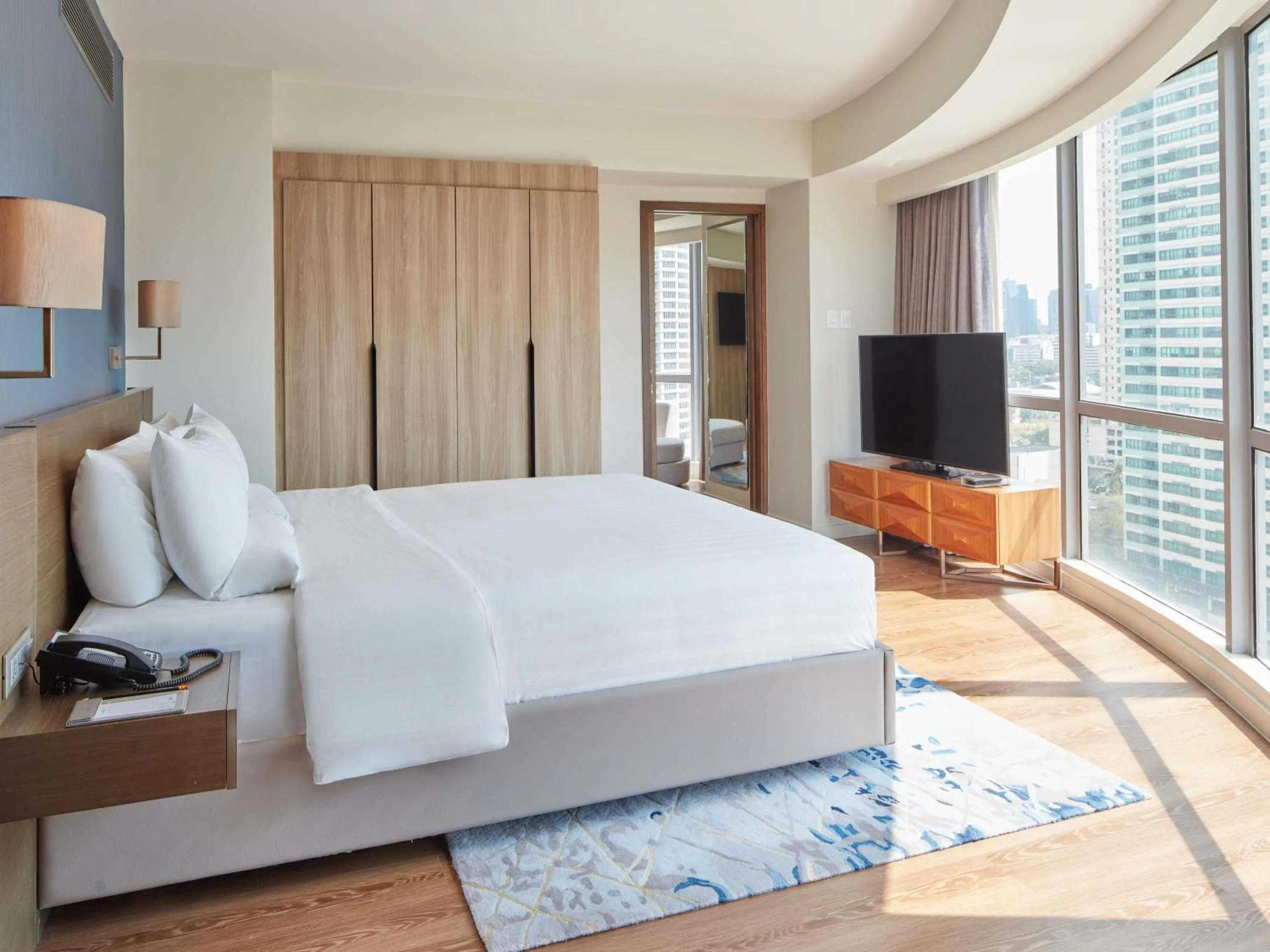 Bedroom, Bed in Novotel Suites Manila at Acqua