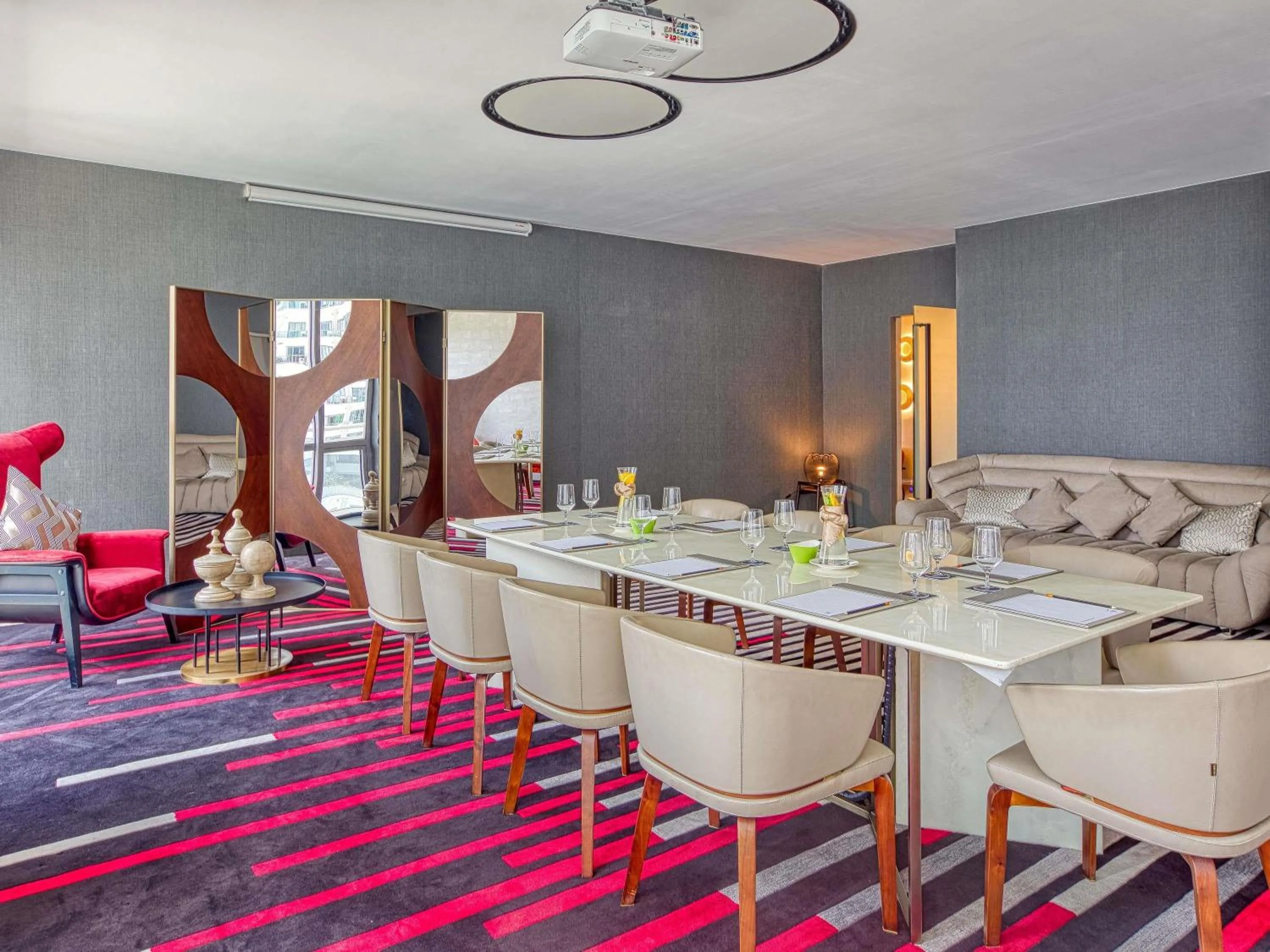 Meeting/conference room in Novotel Suites Manila at Acqua