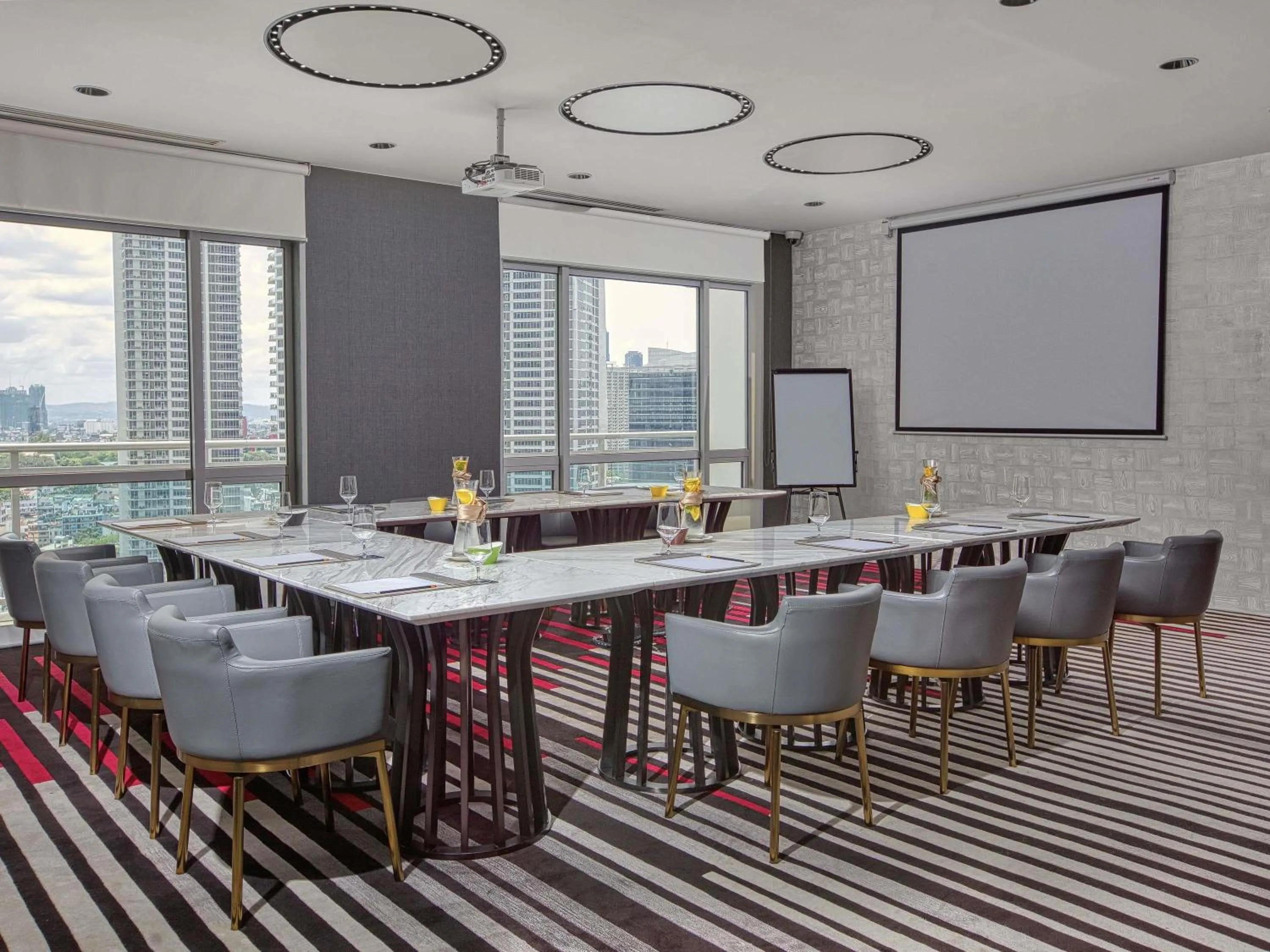 Meeting/conference room in Novotel Suites Manila at Acqua