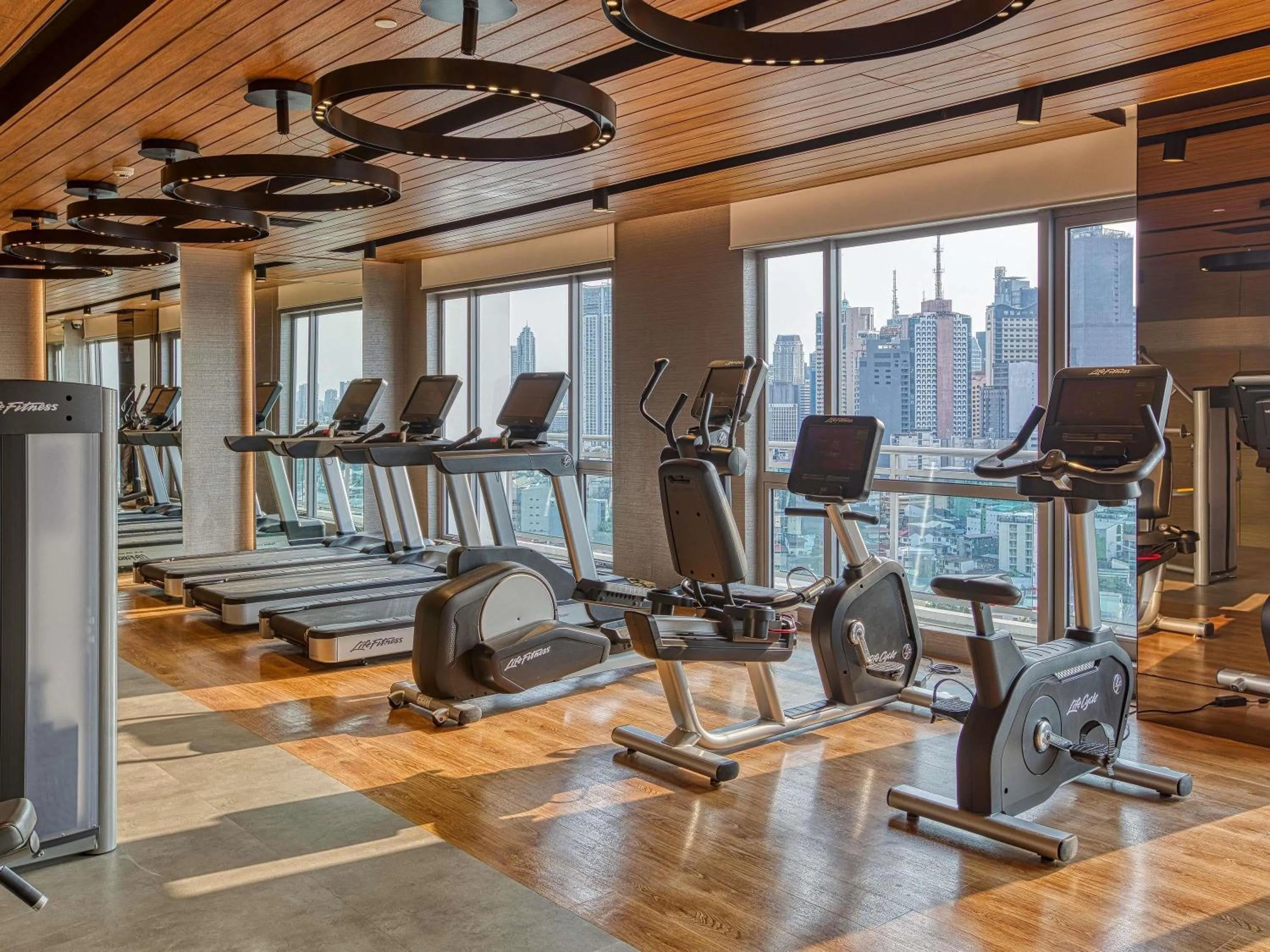Fitness centre/facilities in Novotel Suites Manila at Acqua