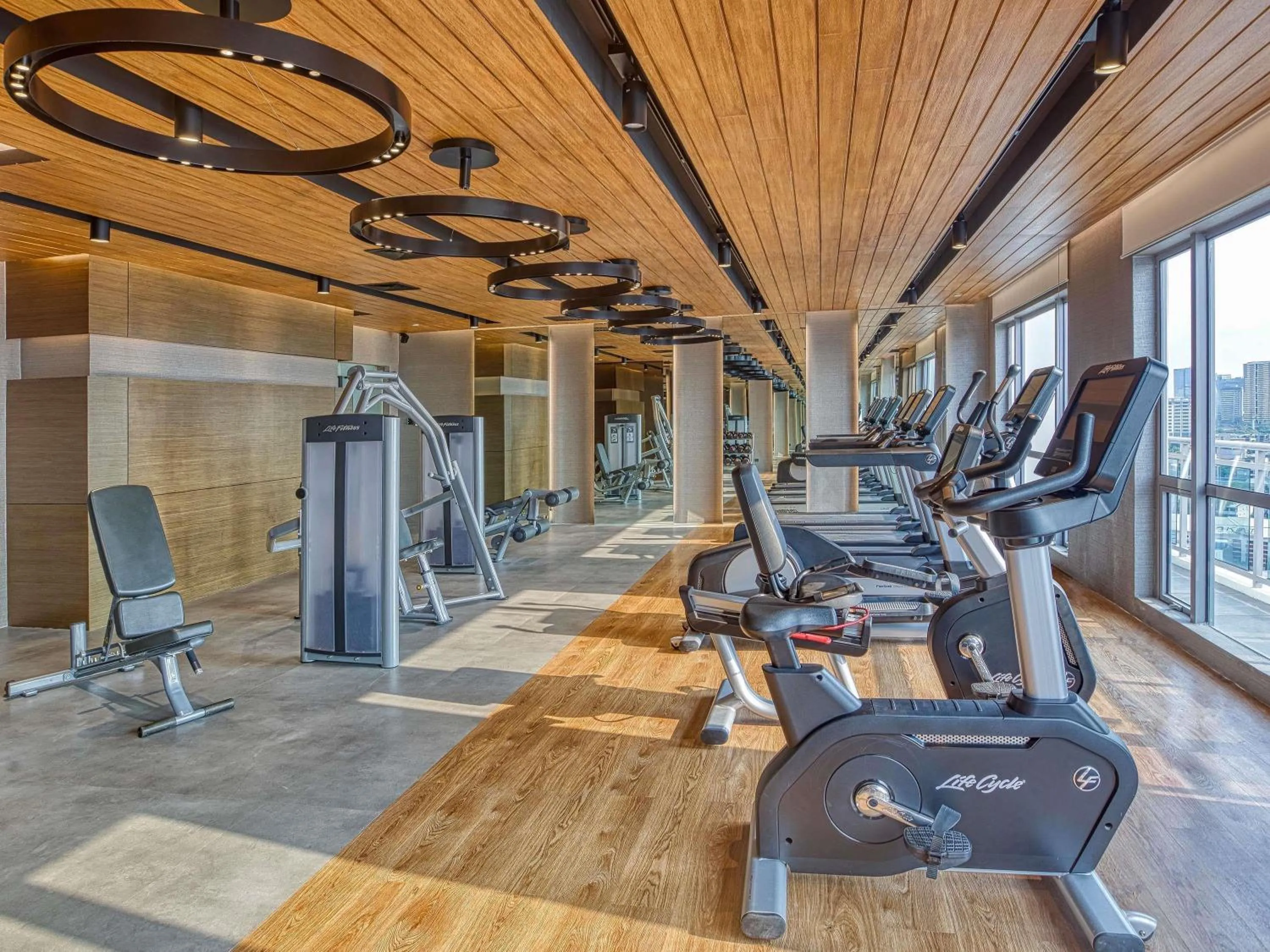 Fitness centre/facilities in Novotel Suites Manila at Acqua