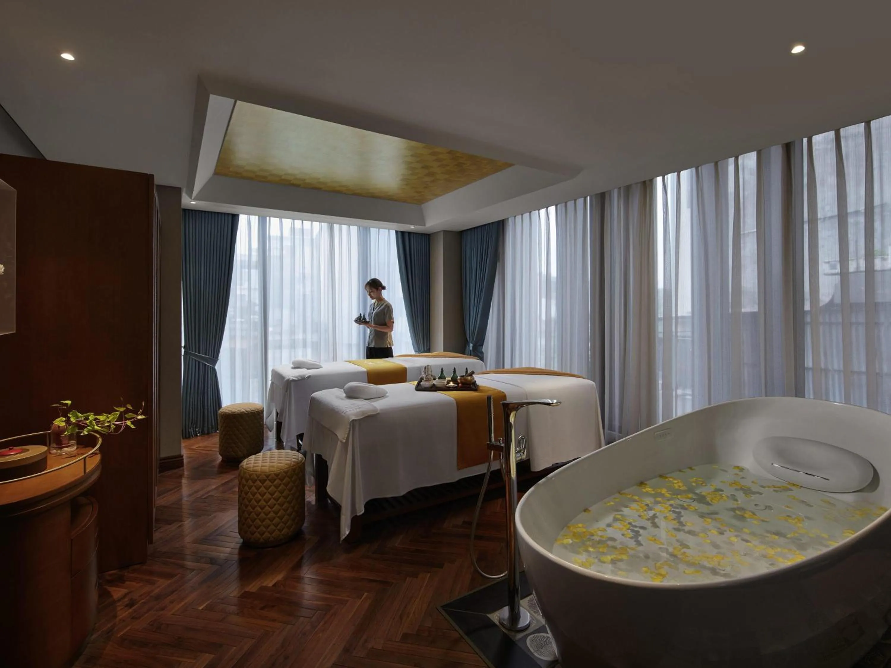 Spa and wellness centre/facilities, Bed in Grand Mercure Hanoi
