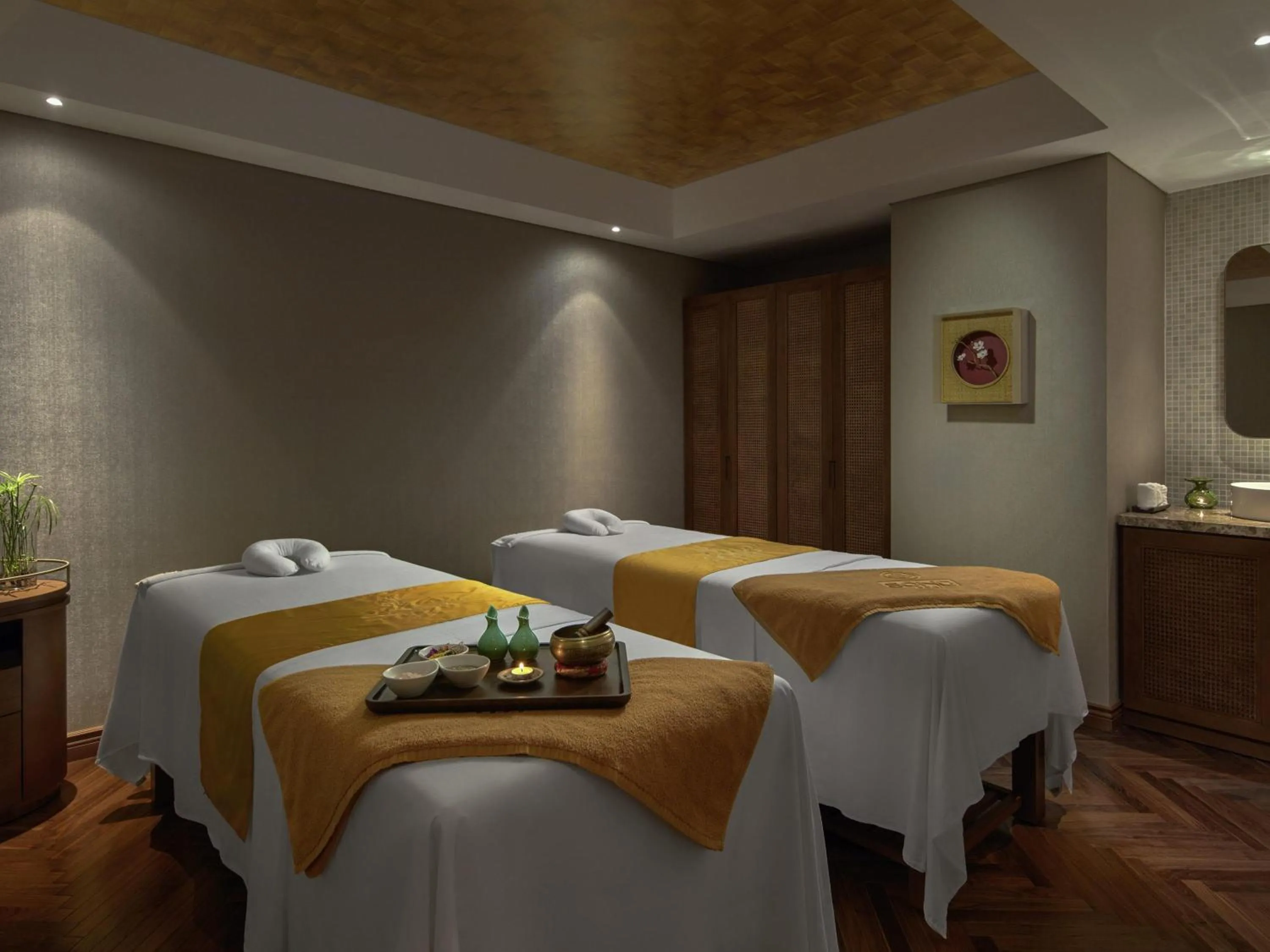 Spa and wellness centre/facilities, Bed in Grand Mercure Hanoi