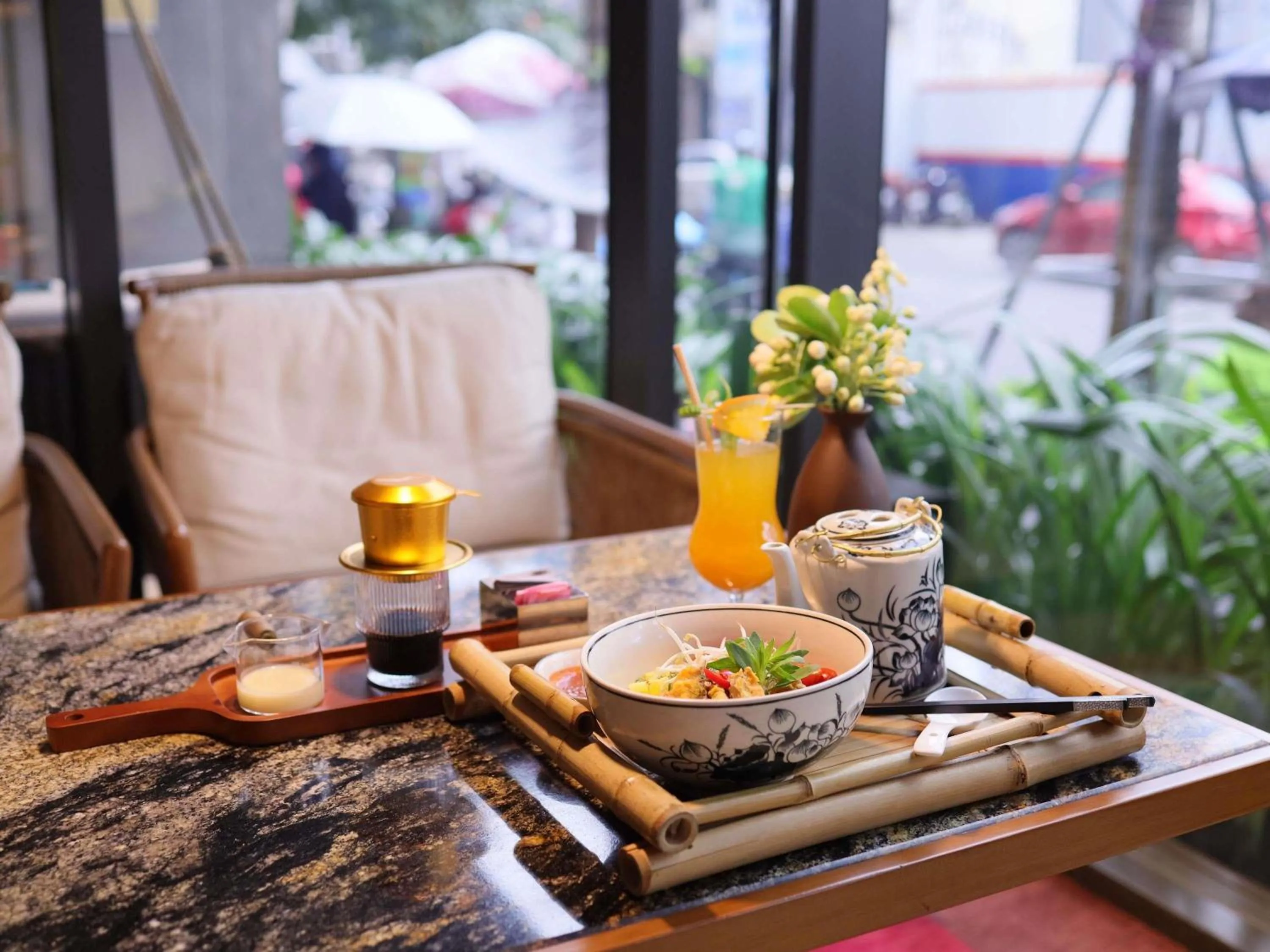 Lounge or bar in Grand Mercure Hanoi