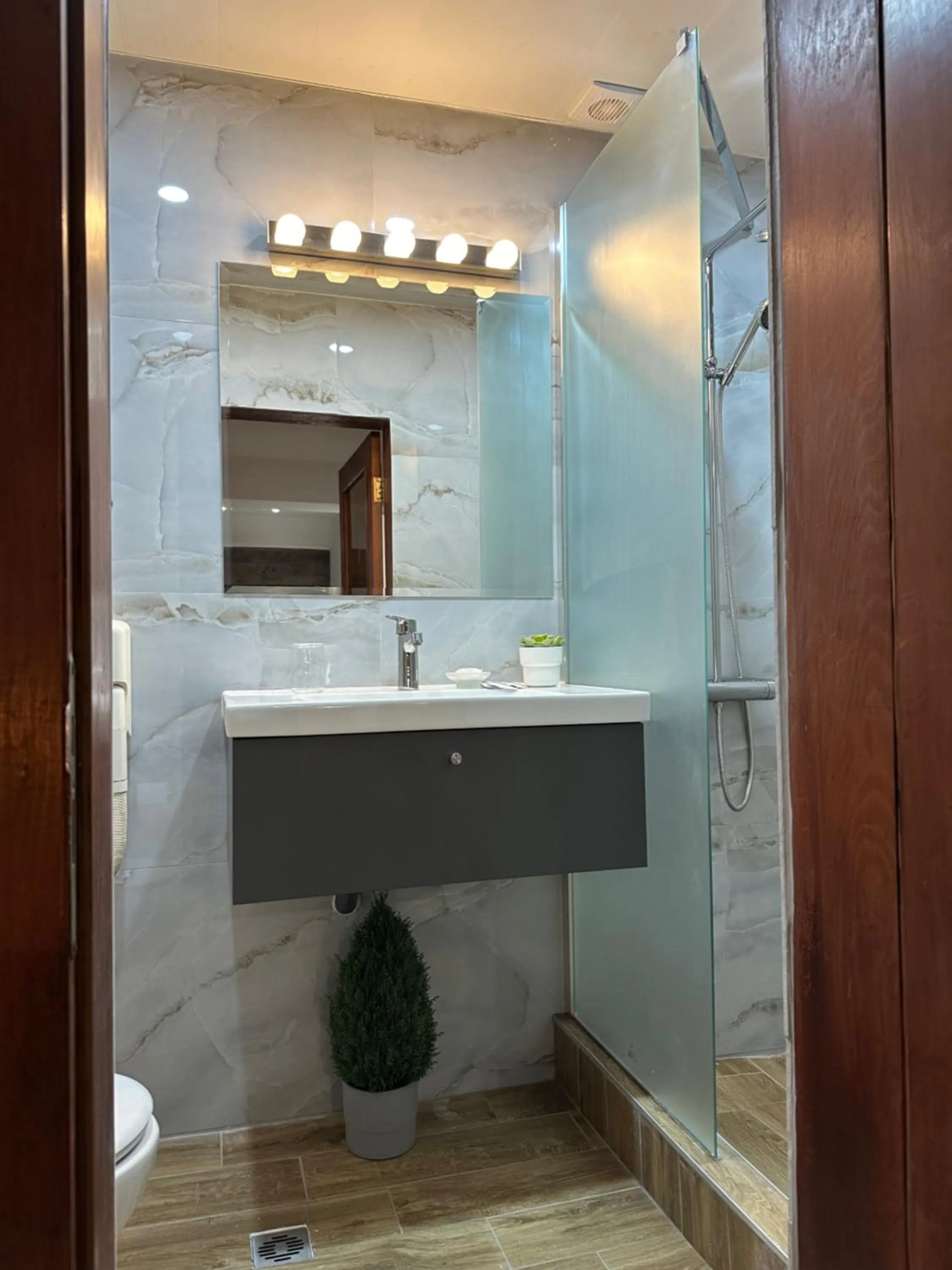 Bathroom in Hotel Art