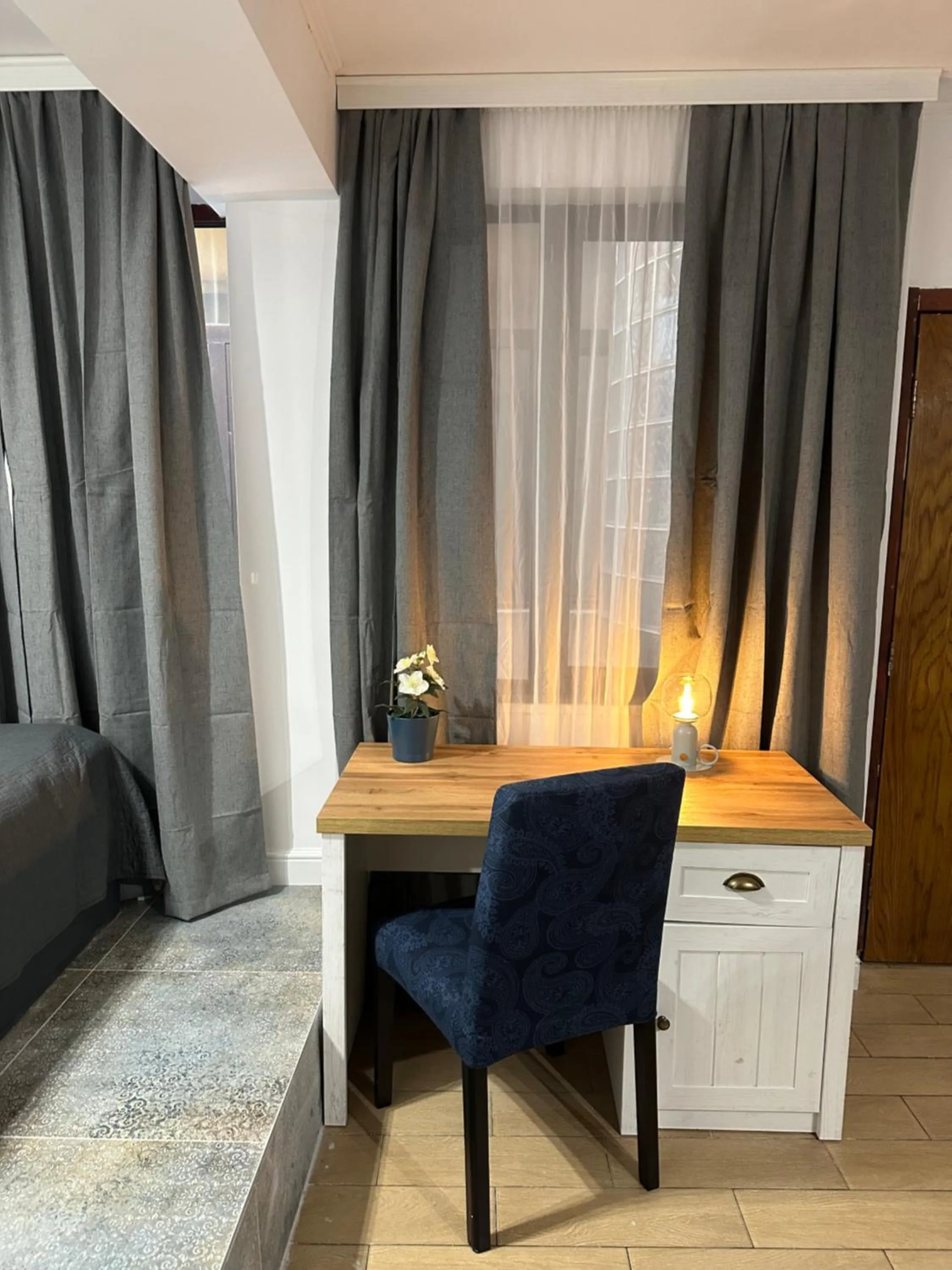 hair dresser in Hotel Art