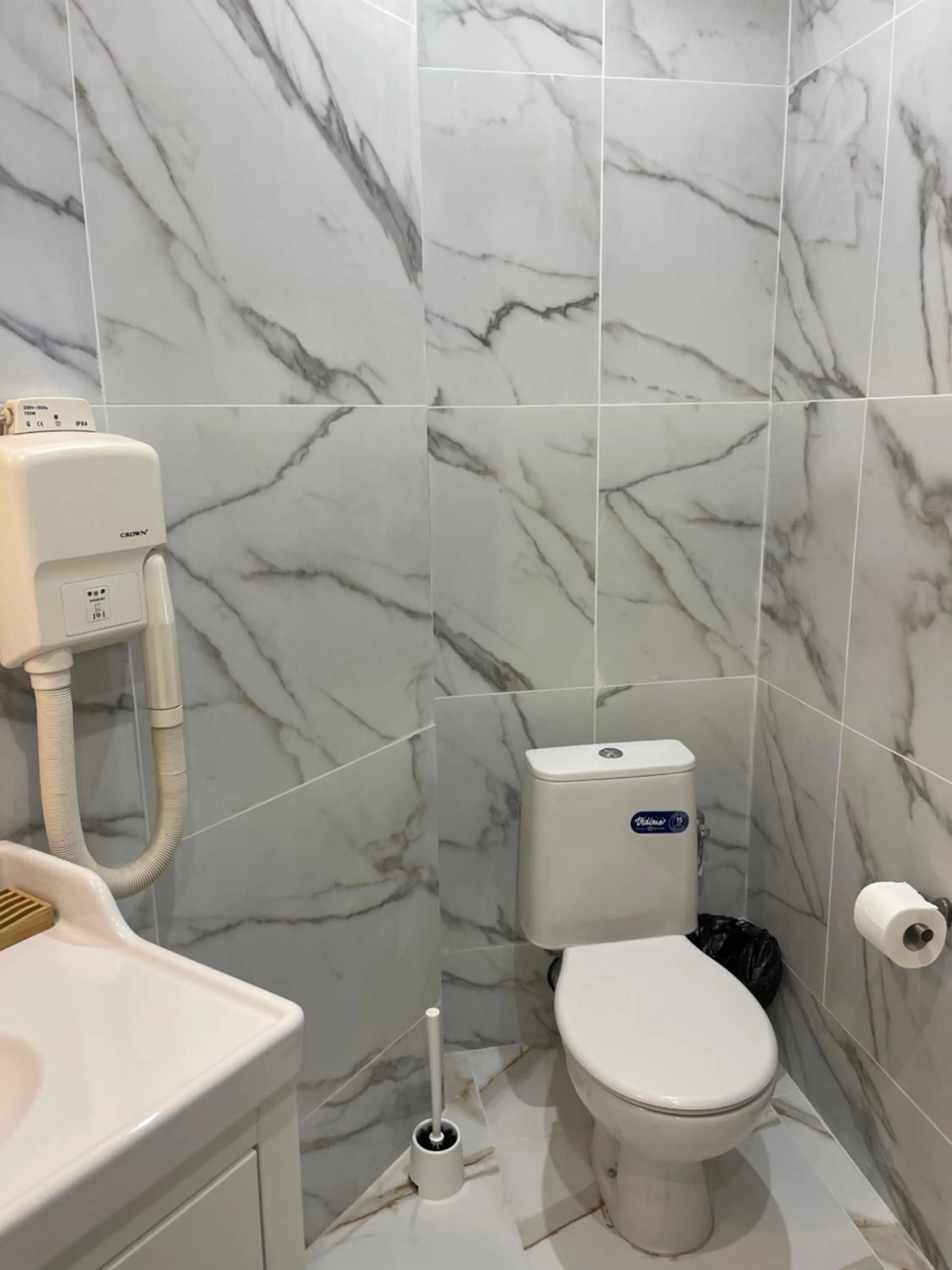 Bathroom in Hotel Art