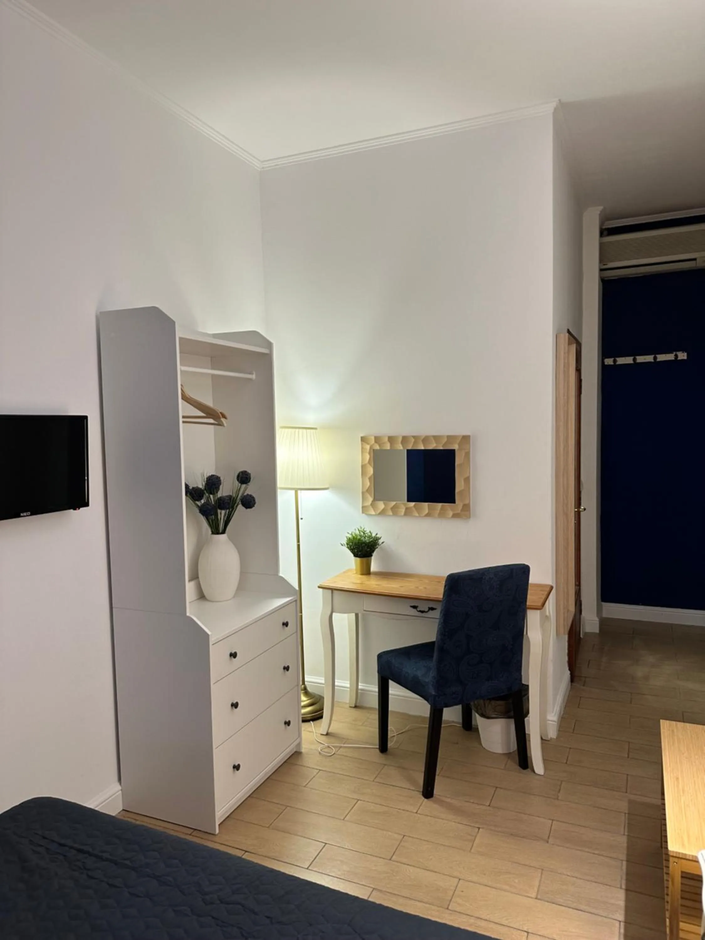 Photo of the whole room in Hotel Art