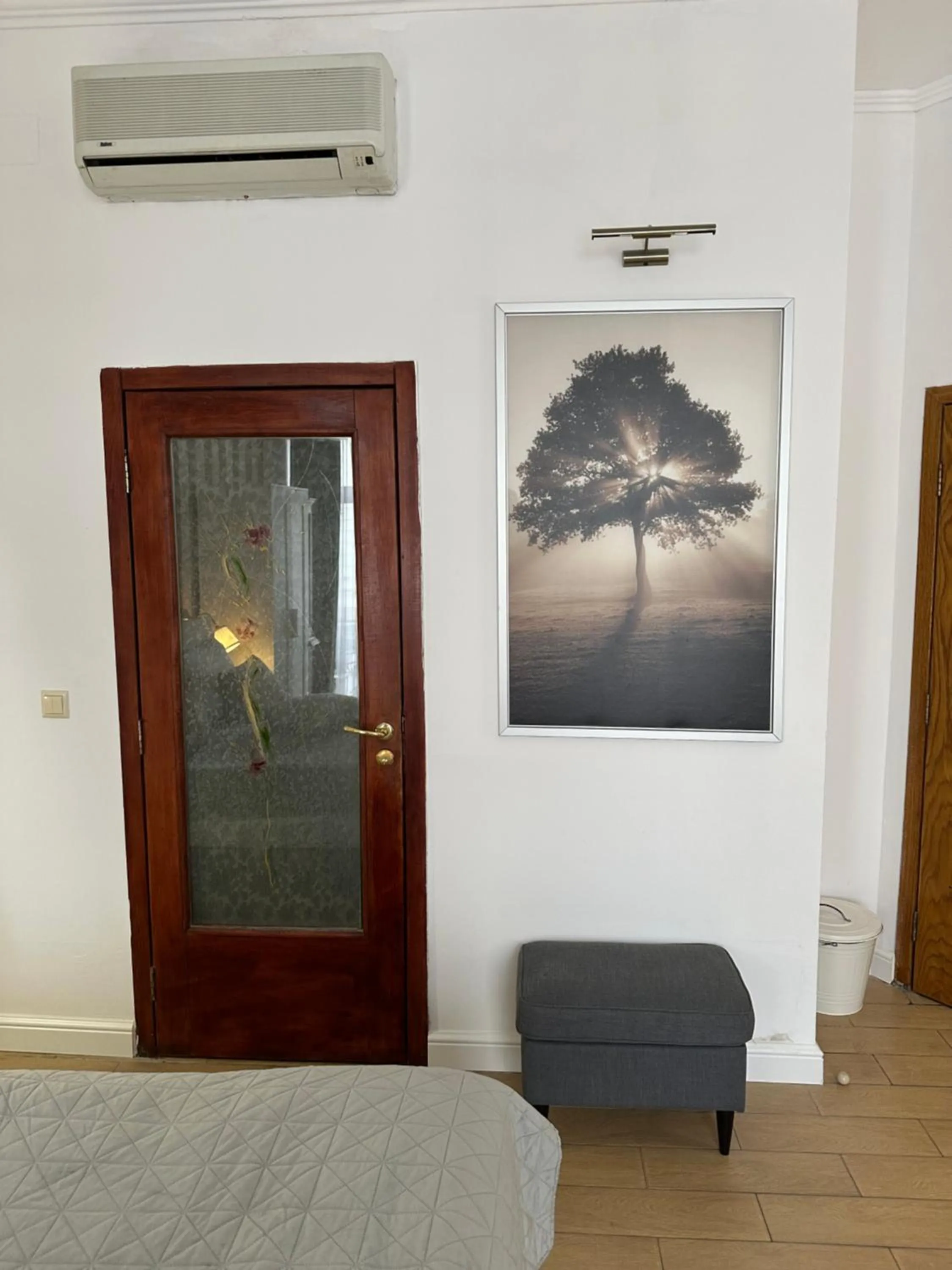 Seating area, Bed in Hotel Art