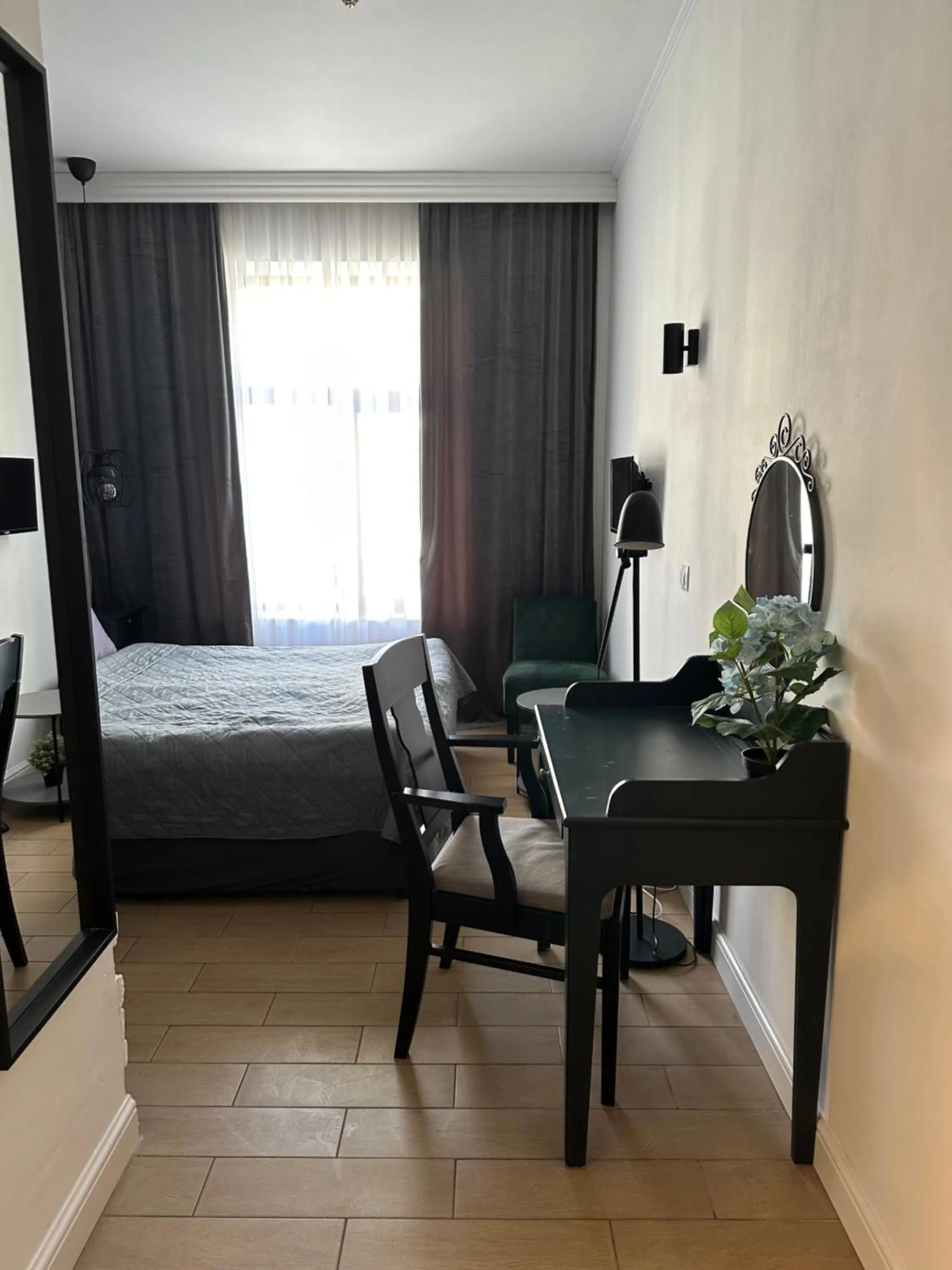 hair dresser, Bed in Hotel Art