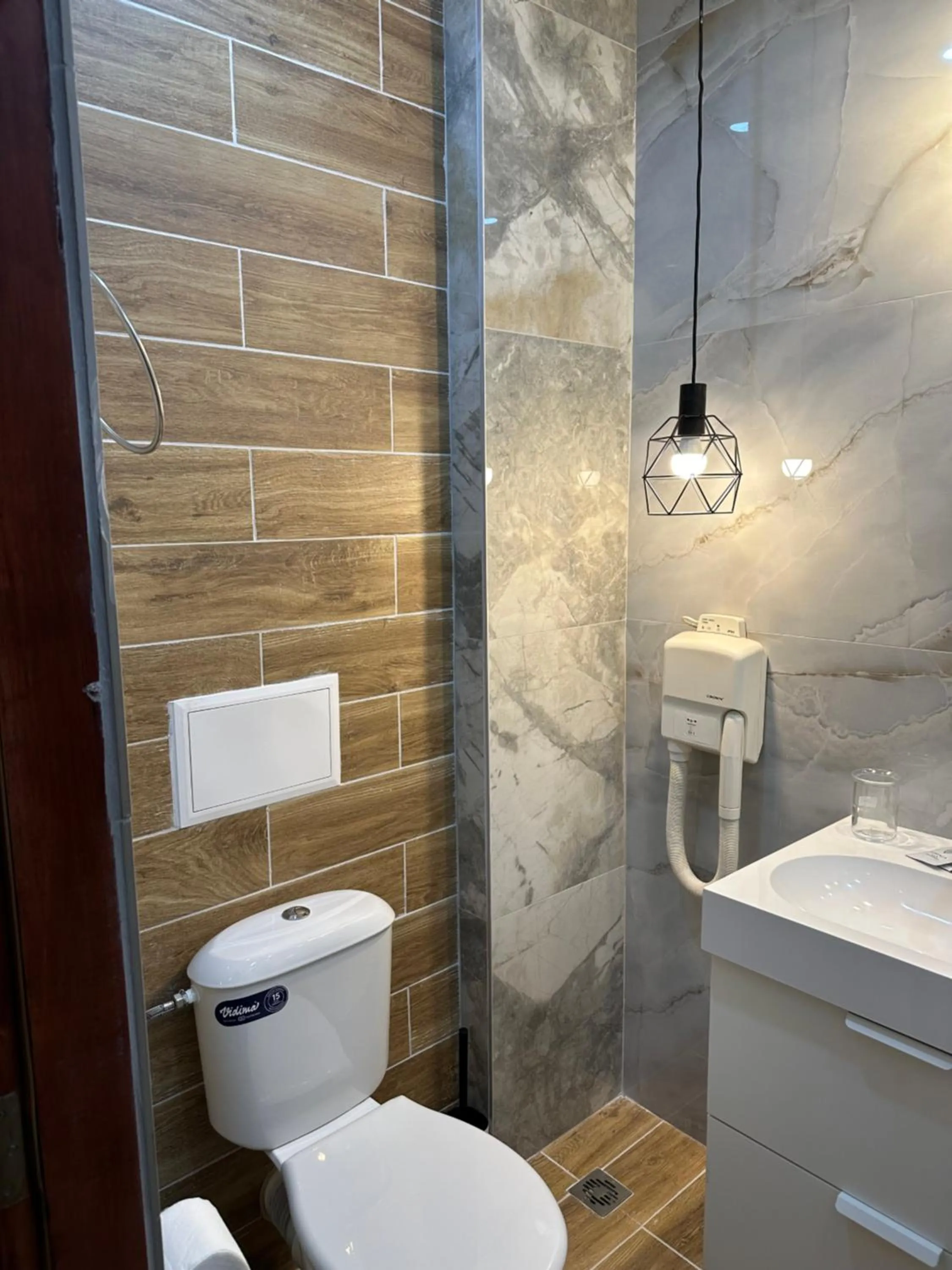 Bathroom in Hotel Art