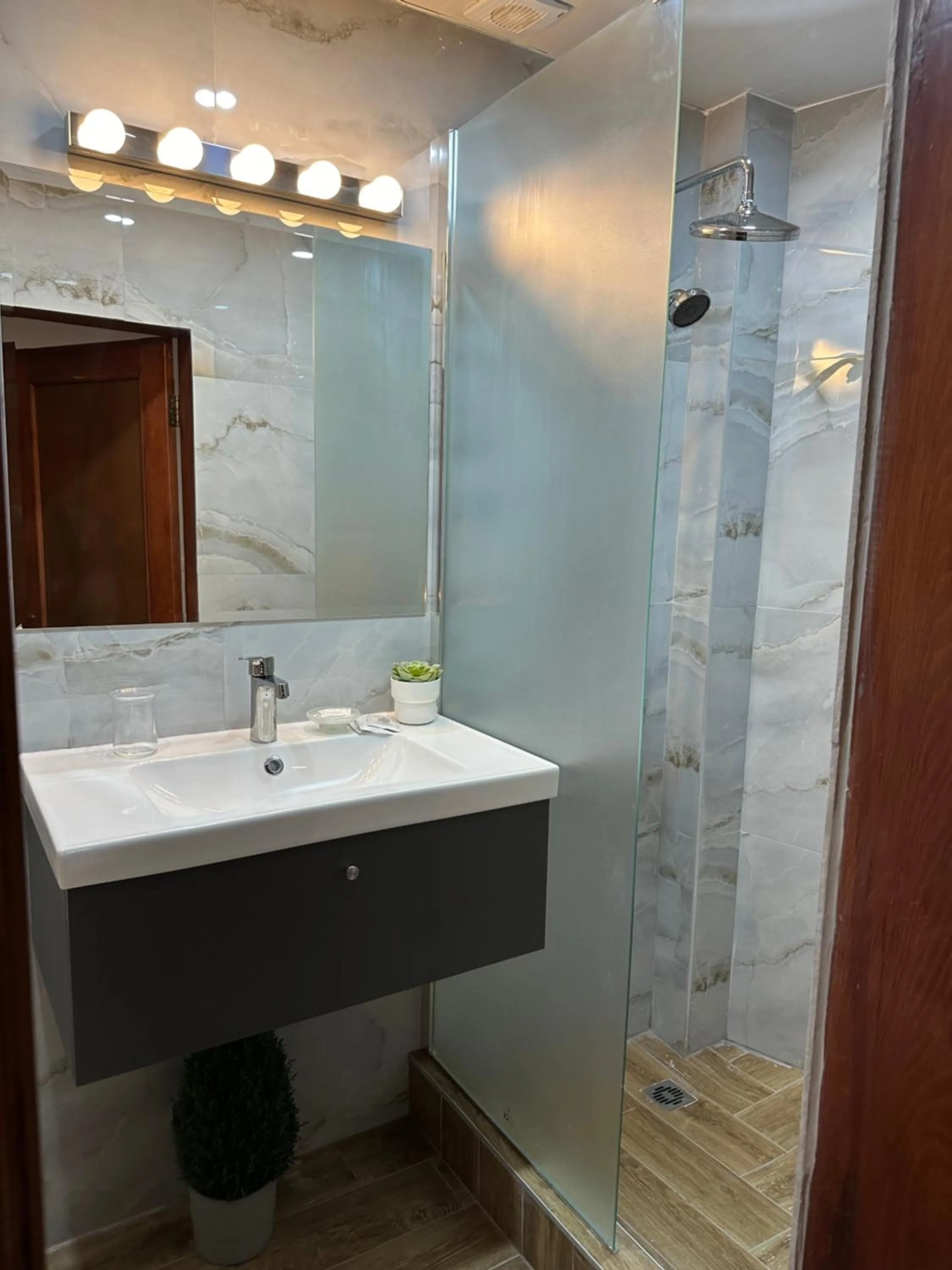 Bathroom in Hotel Art