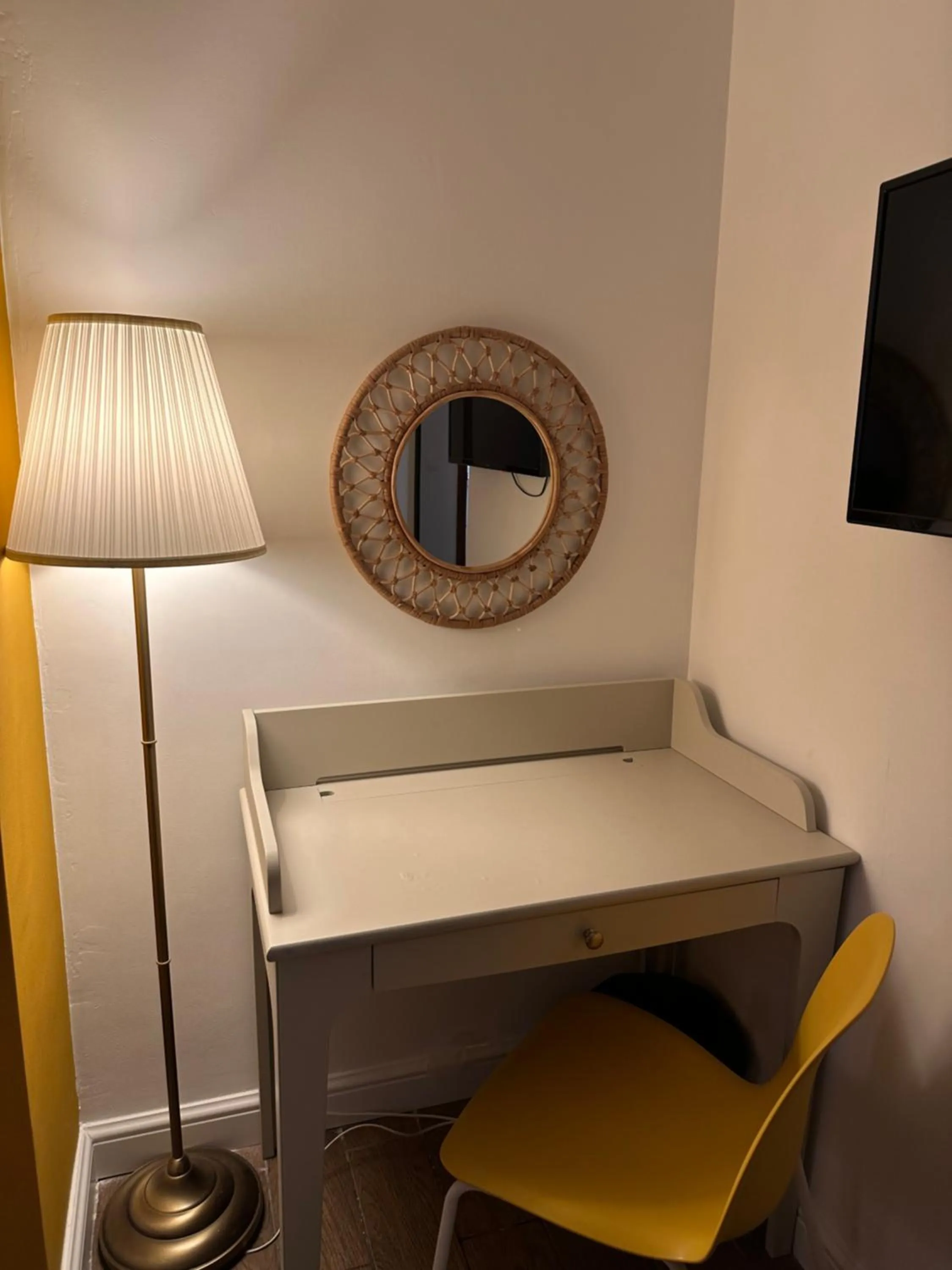 hair dresser in Hotel Art