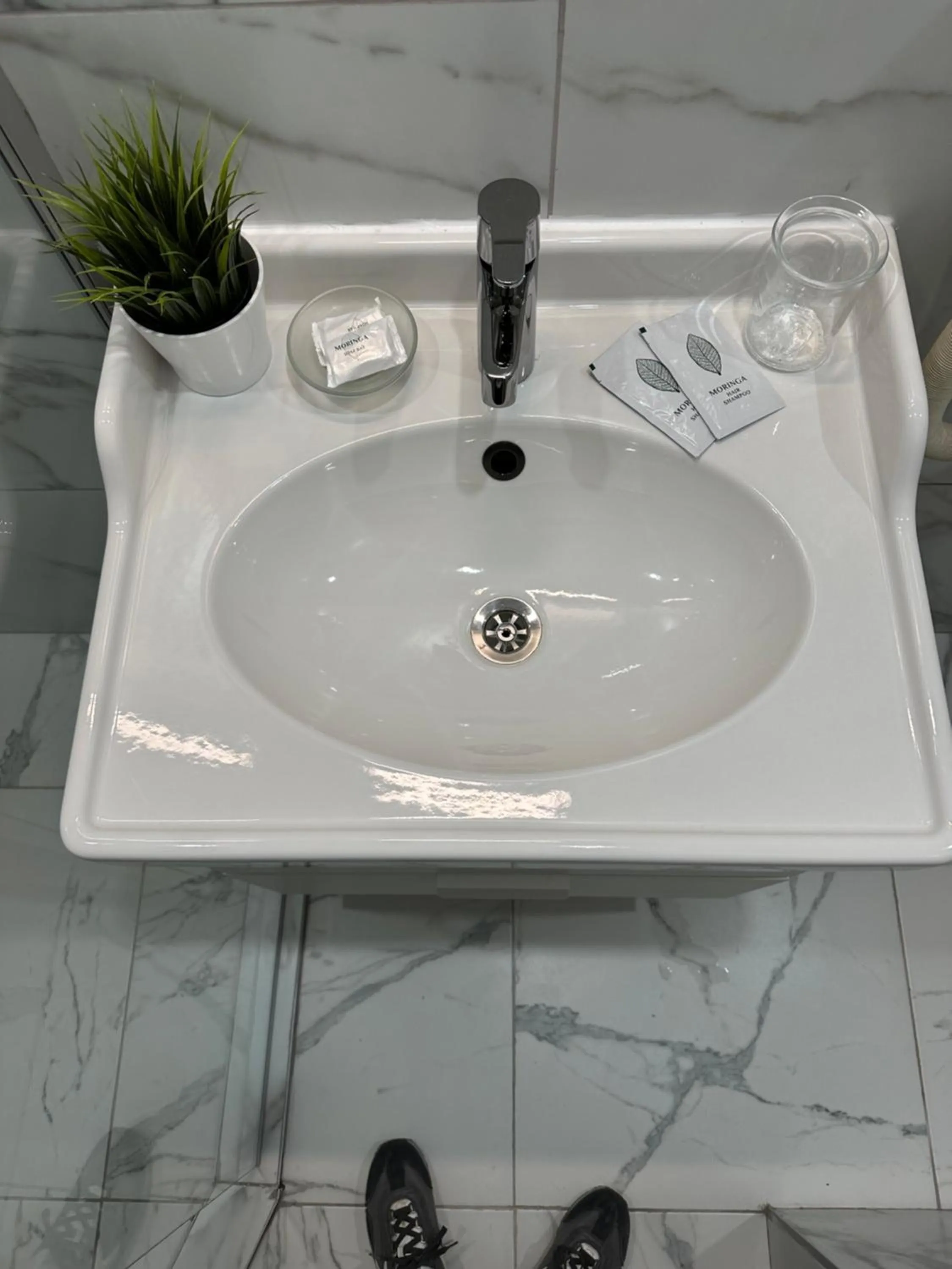 Bathroom in Hotel Art