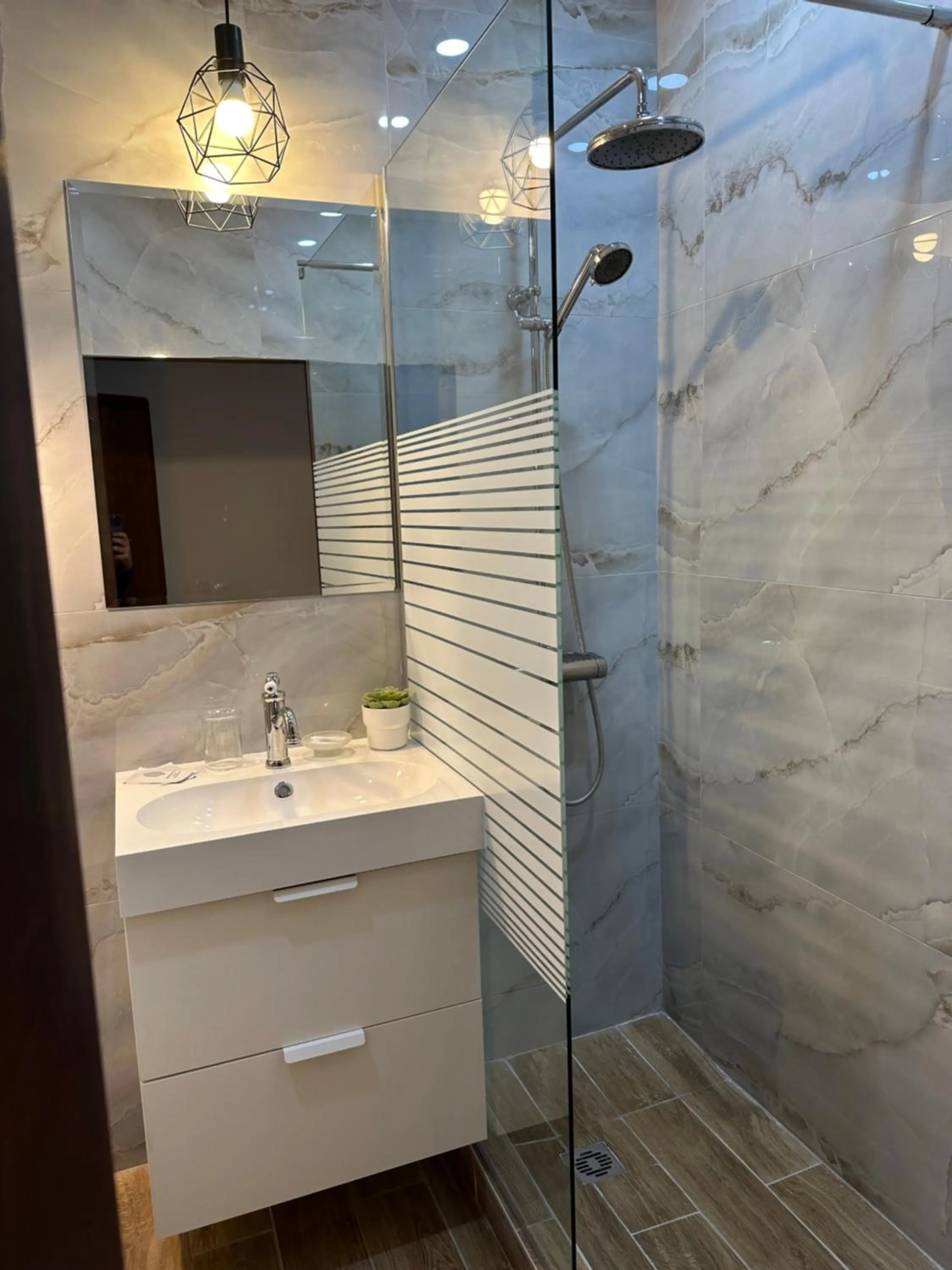 Bathroom in Hotel Art