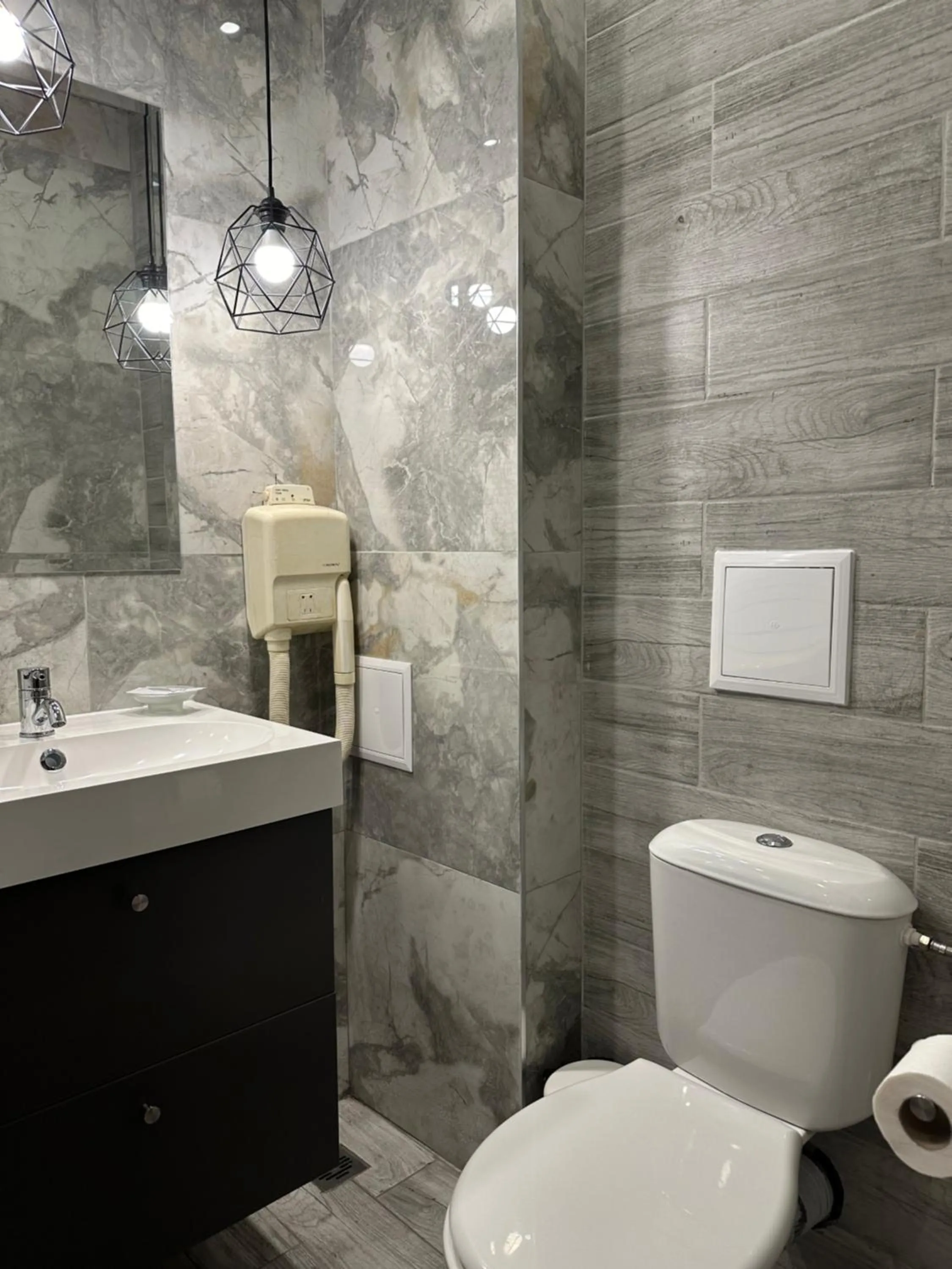 Bathroom in Hotel Art