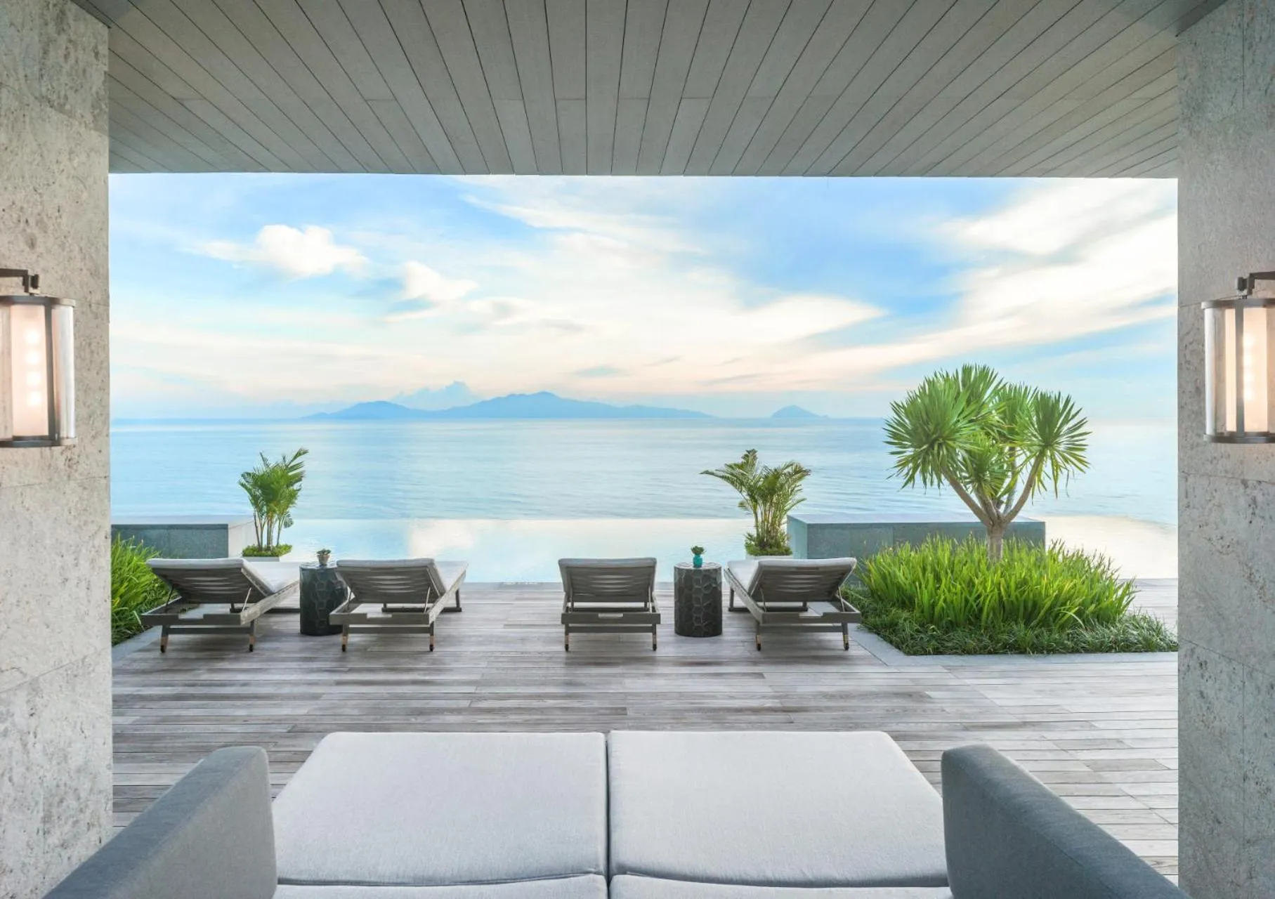 Swimming pool in Hoiana Hotel & Suites