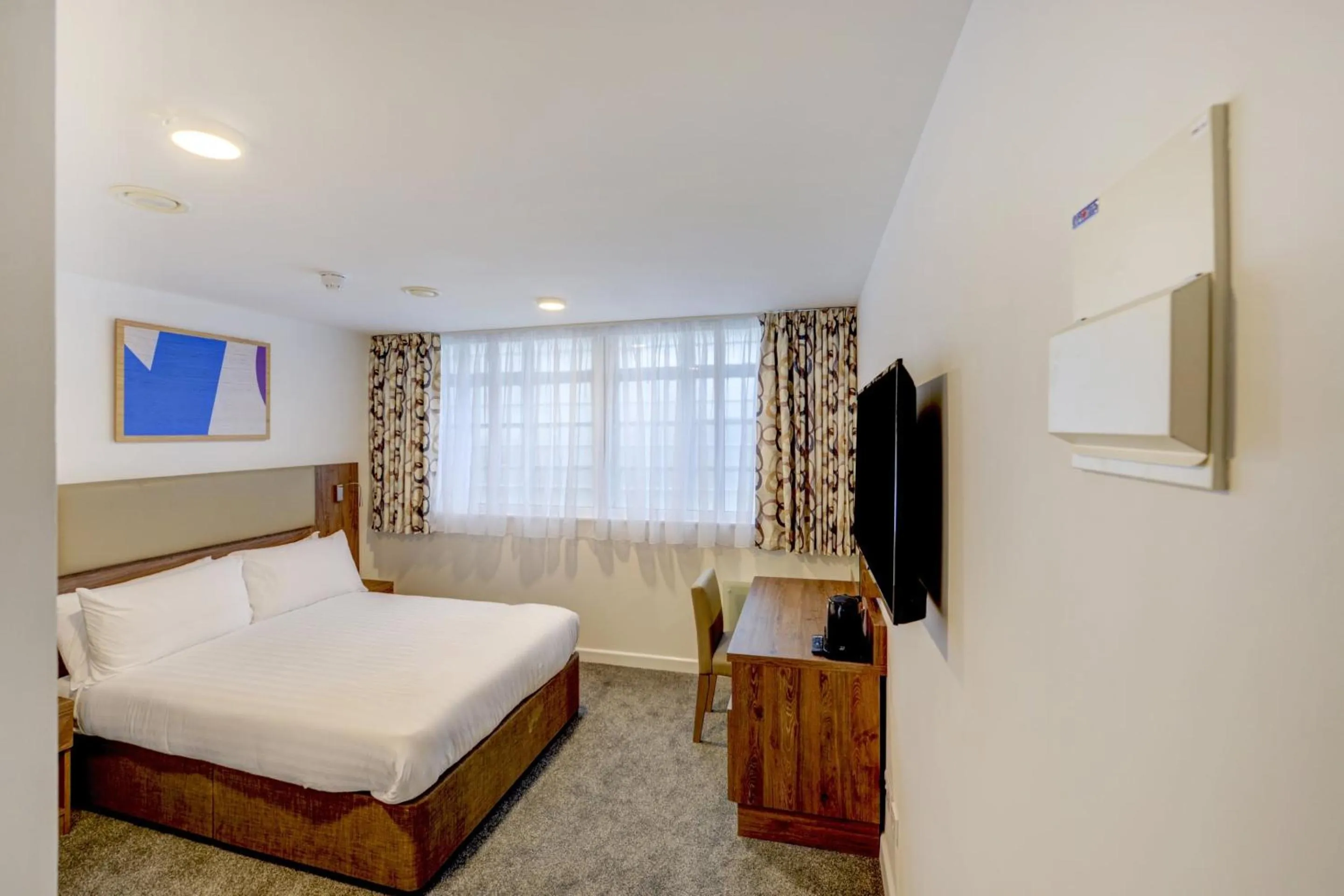 Bedroom, Bed in OYO Plymouth Central Hotel