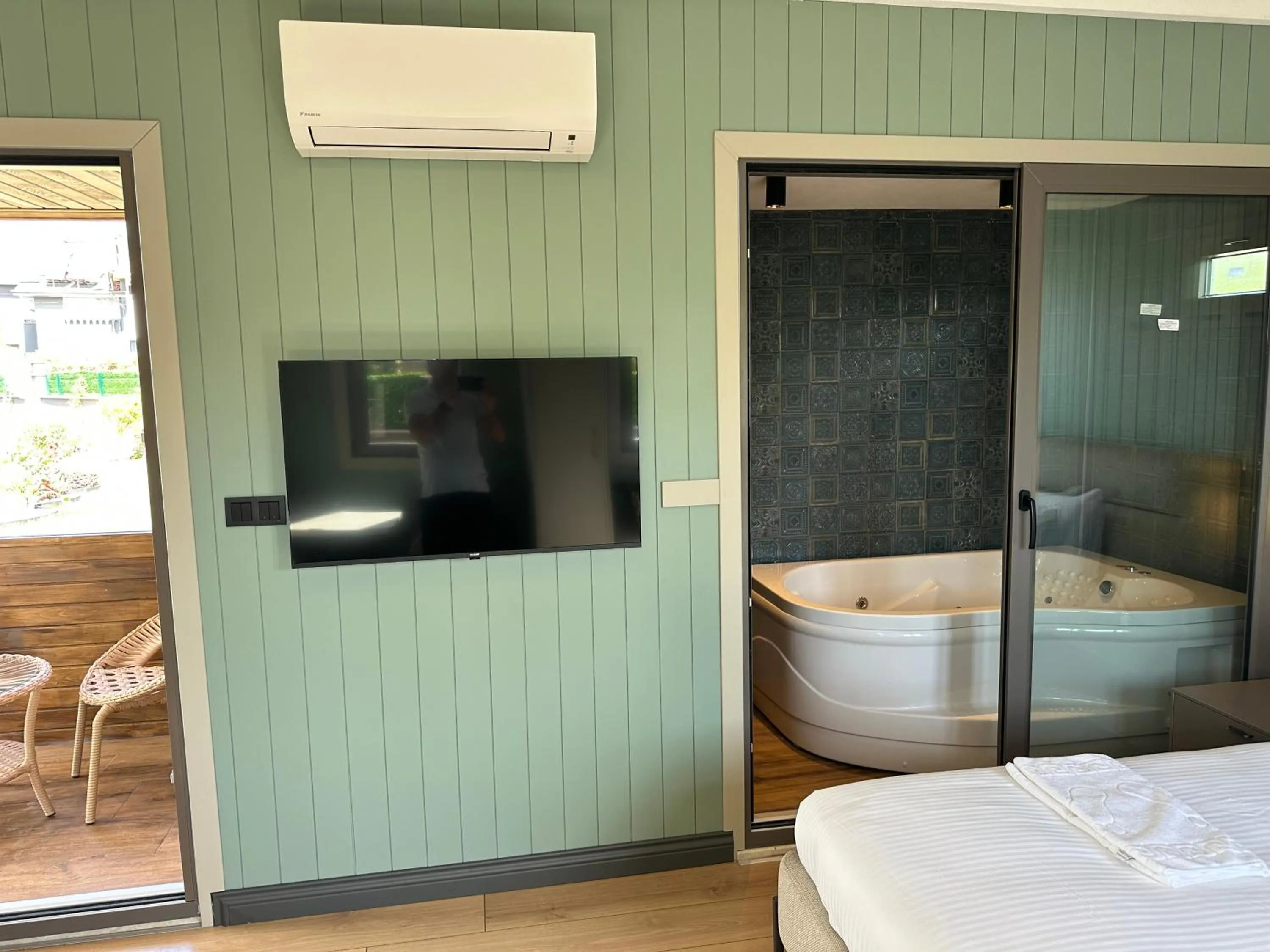 Bed in premium park apart otel