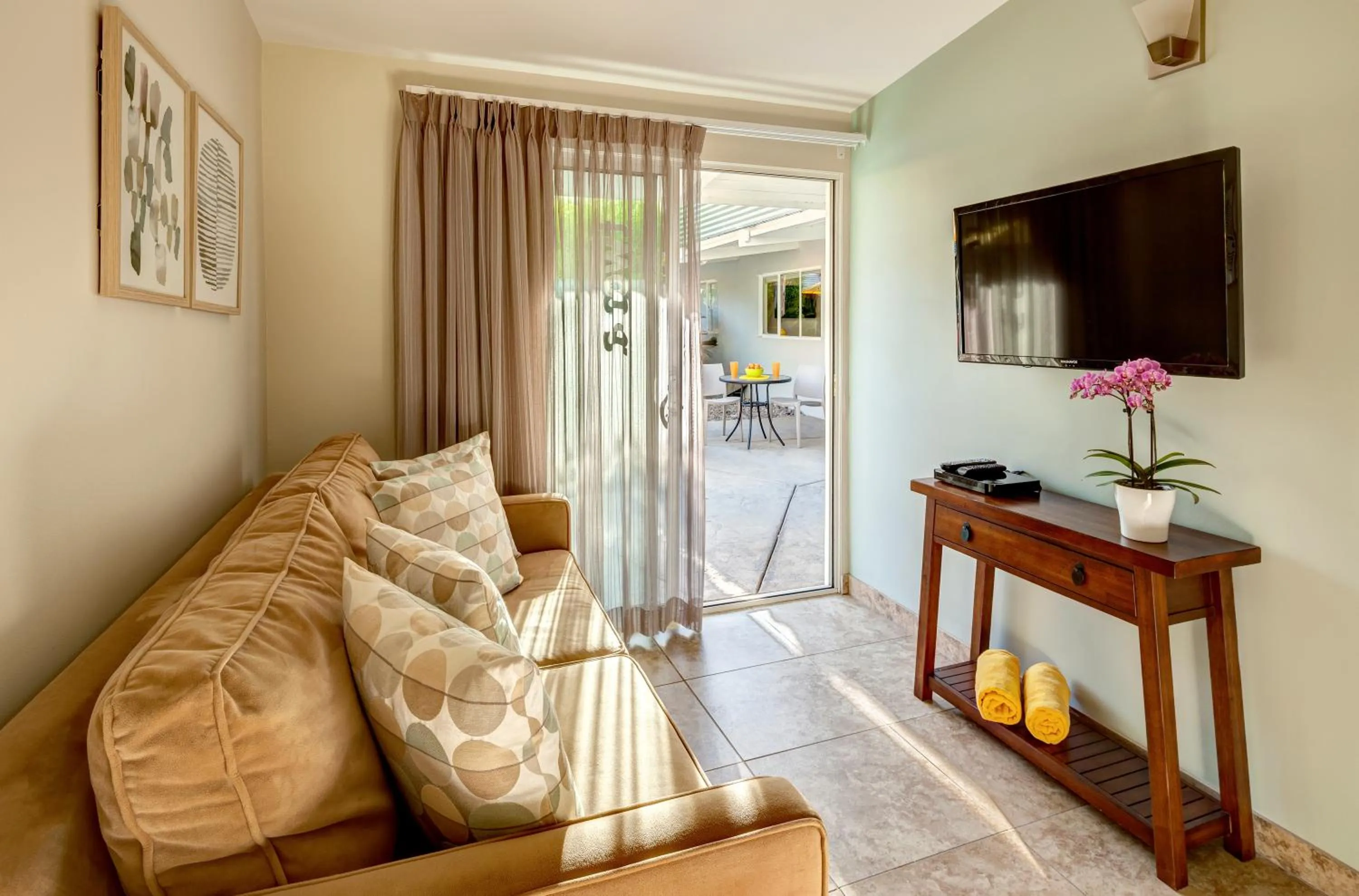 TV and multimedia, Seating Area in Avance Hotel