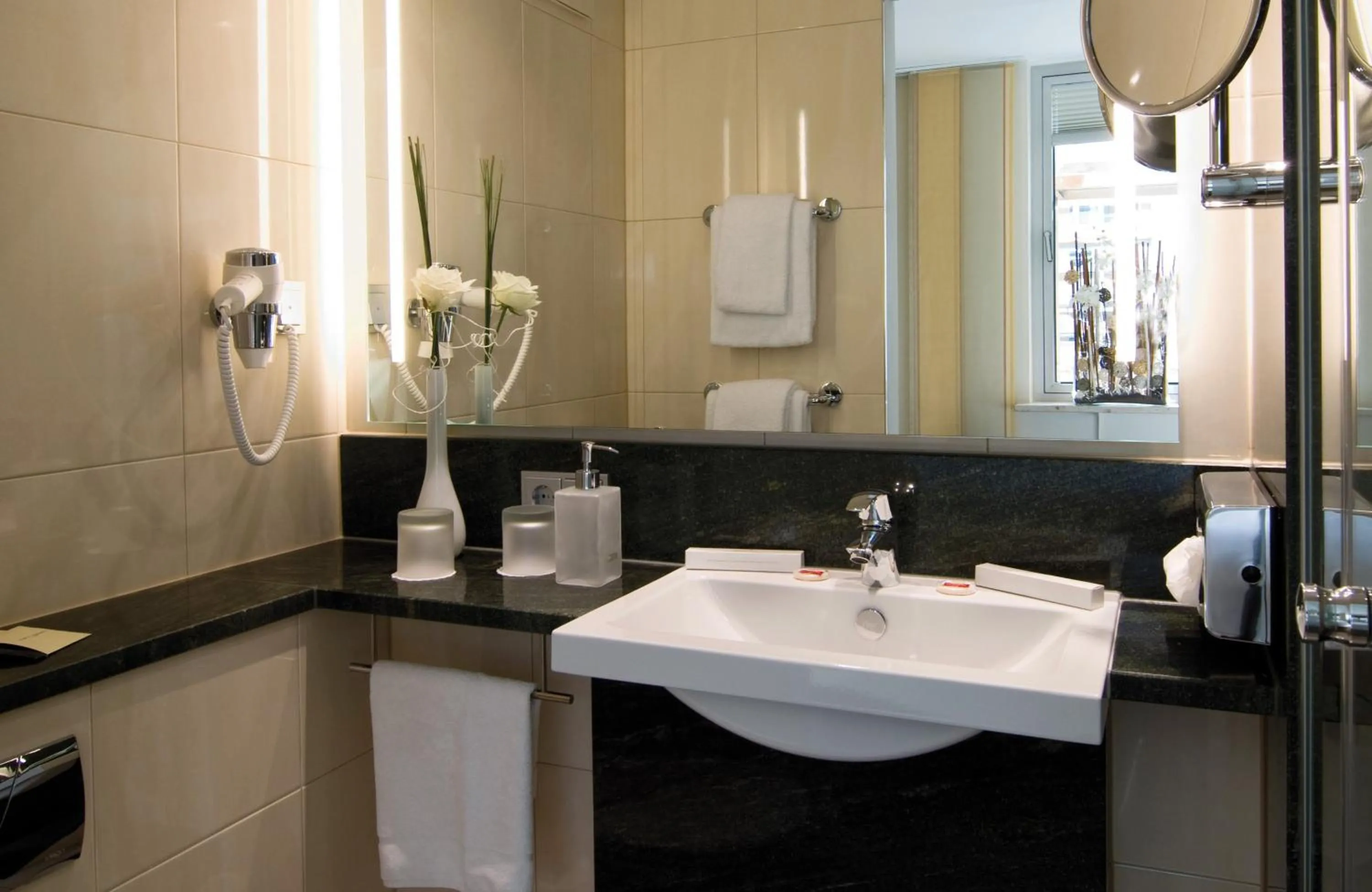 Bathroom in Leonardo Hotel München City Center