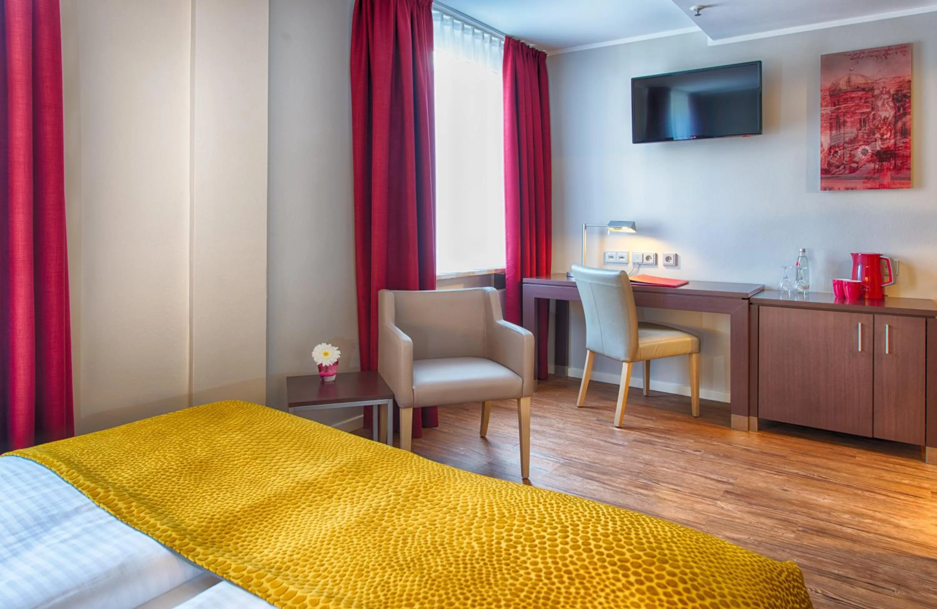 Photo of the whole room, Bed in Leonardo Hotel München City Center