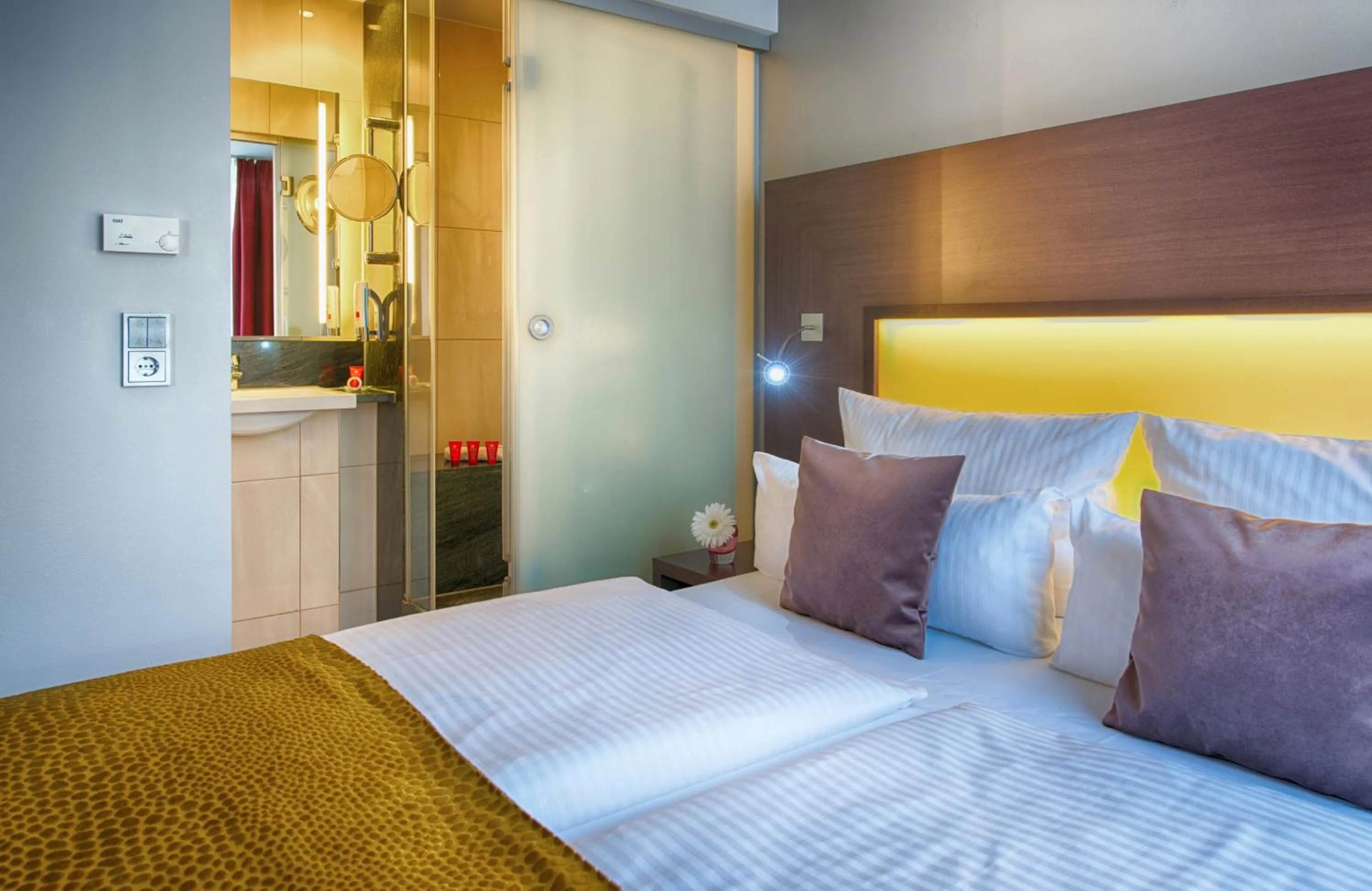 Photo of the whole room, Bed in Leonardo Hotel München City Center