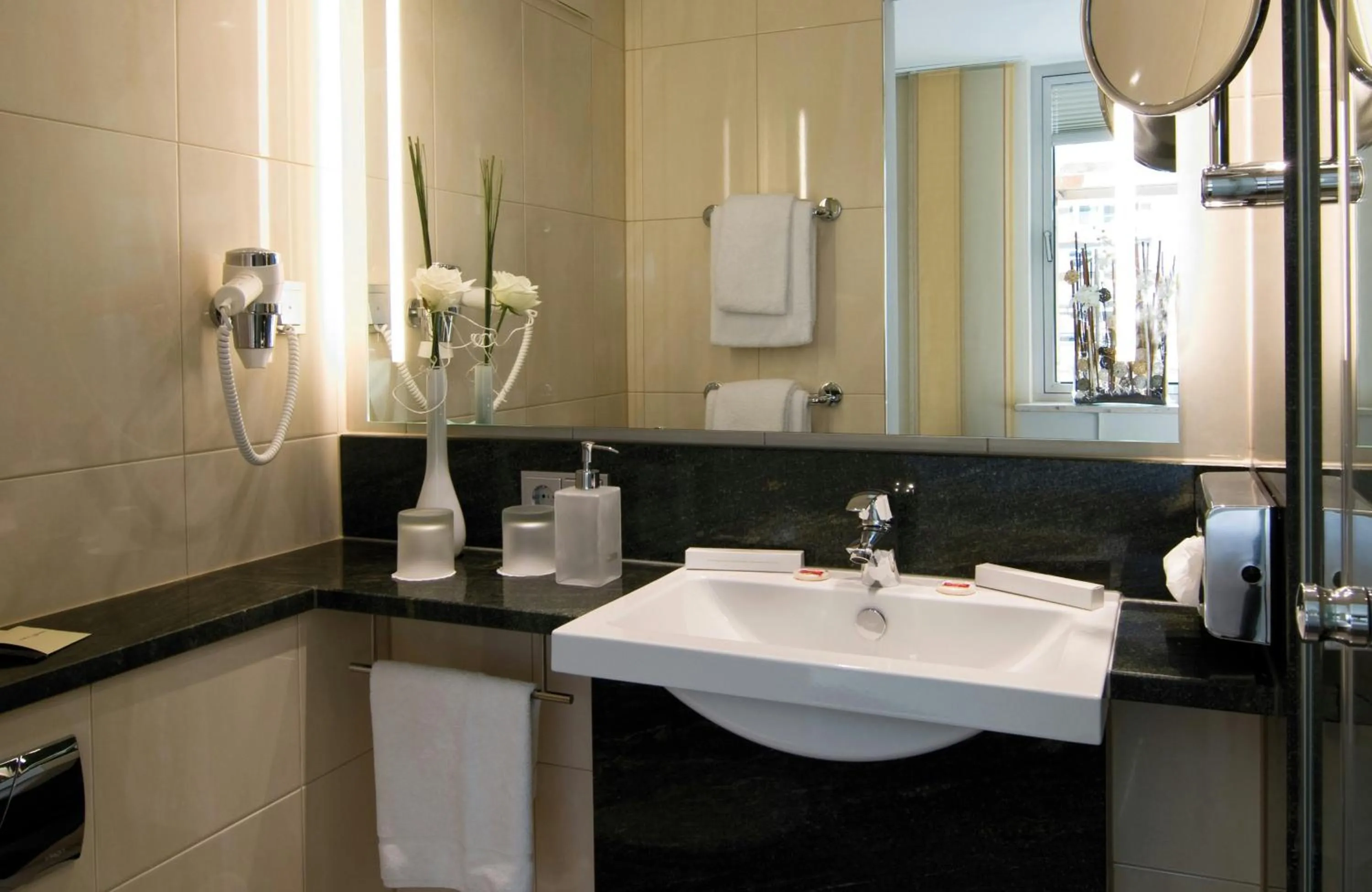 Bathroom in Leonardo Hotel München City Center