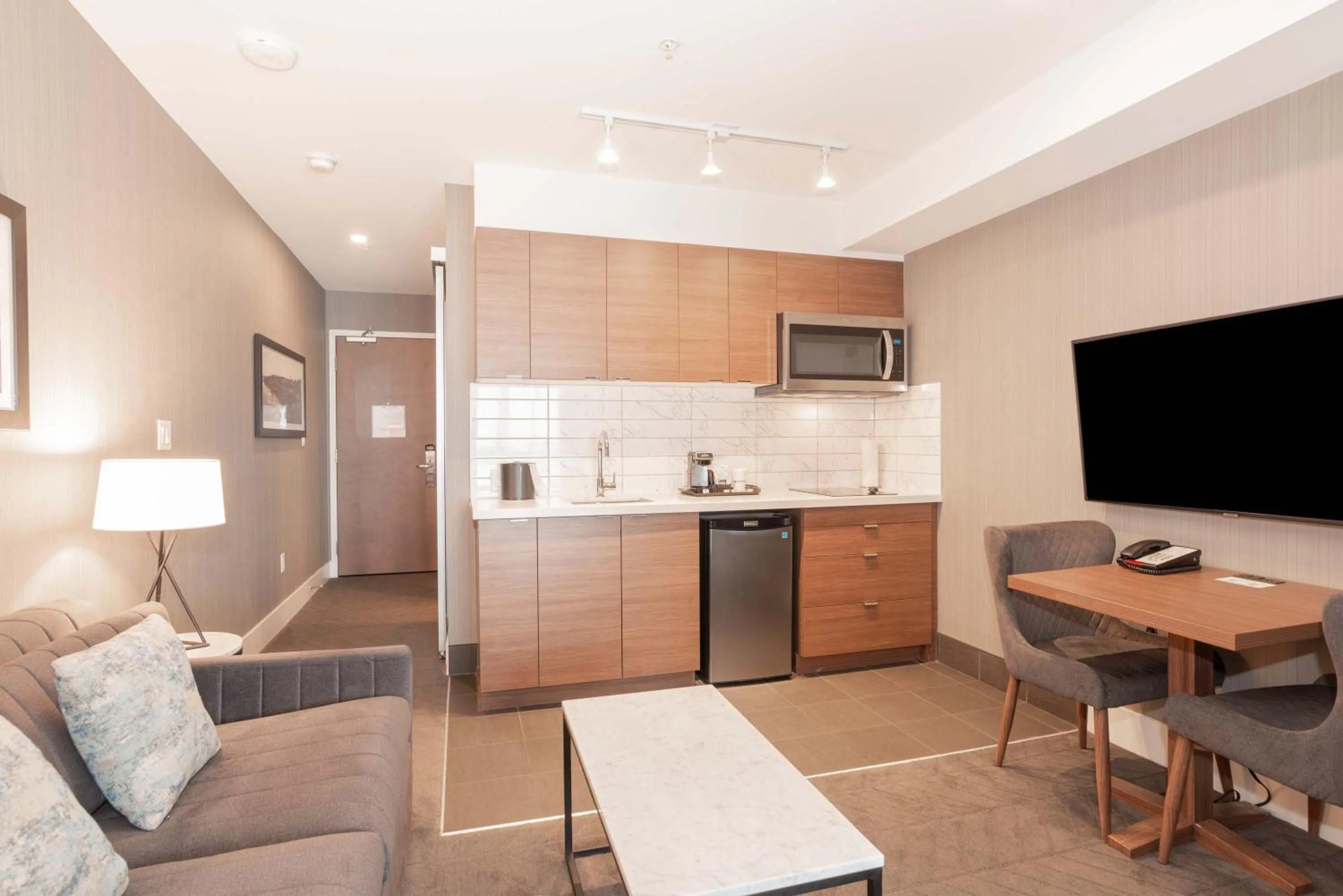 Kitchen or kitchenette in Sandman Signature Saskatoon South Hotel