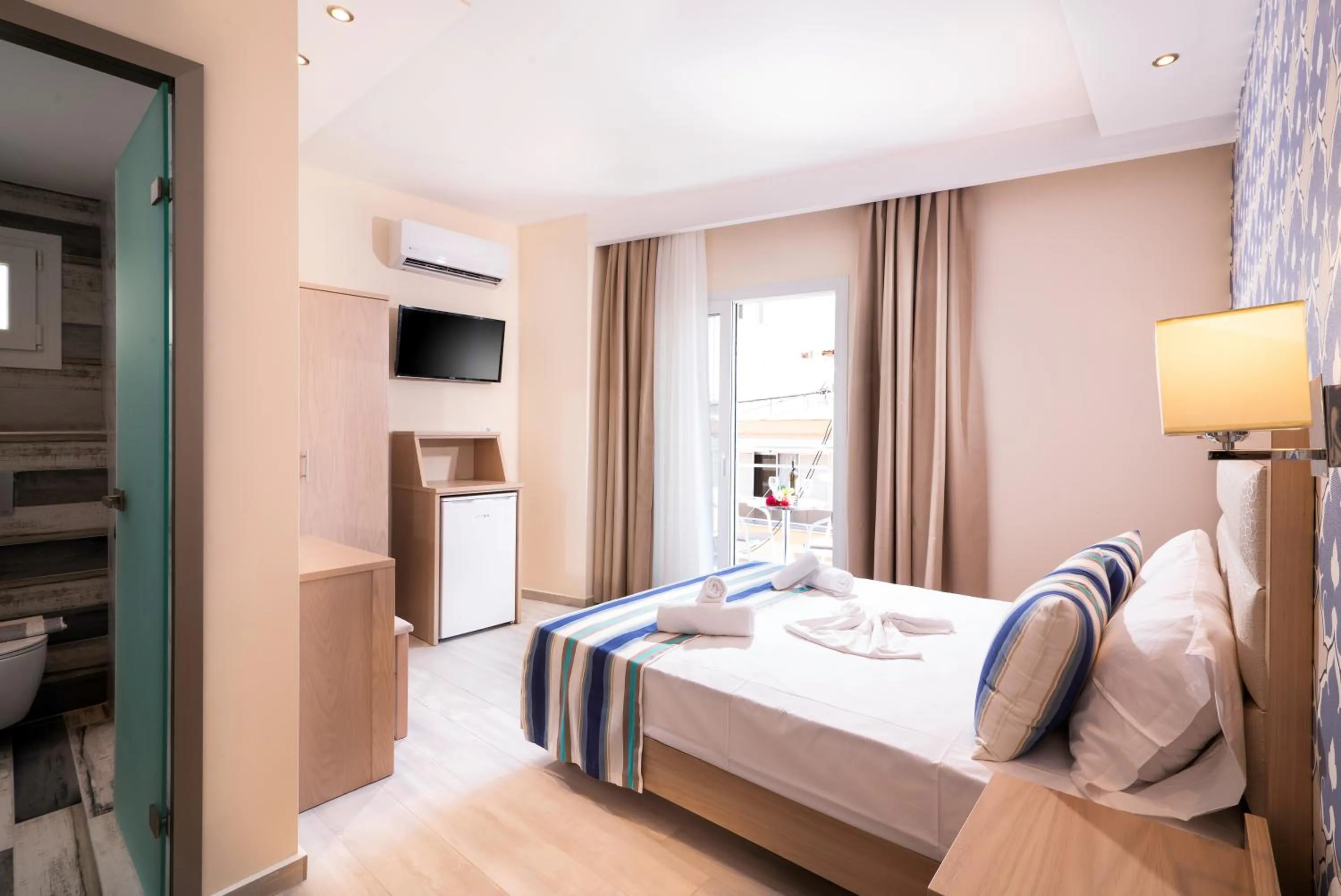 Photo of the whole room, Bed in Star Bay Luxury