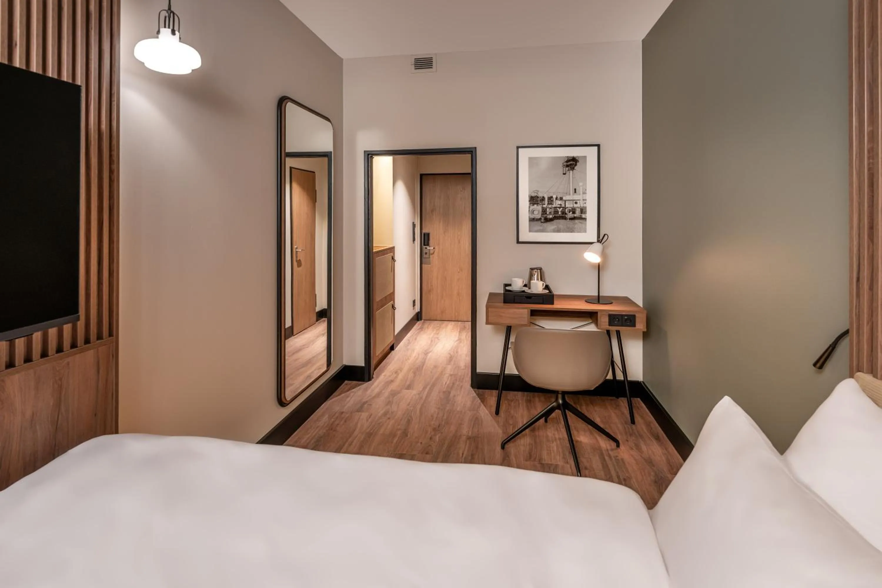 Photo of the whole room, Bed in Hotel Astor Kiel by Campanile