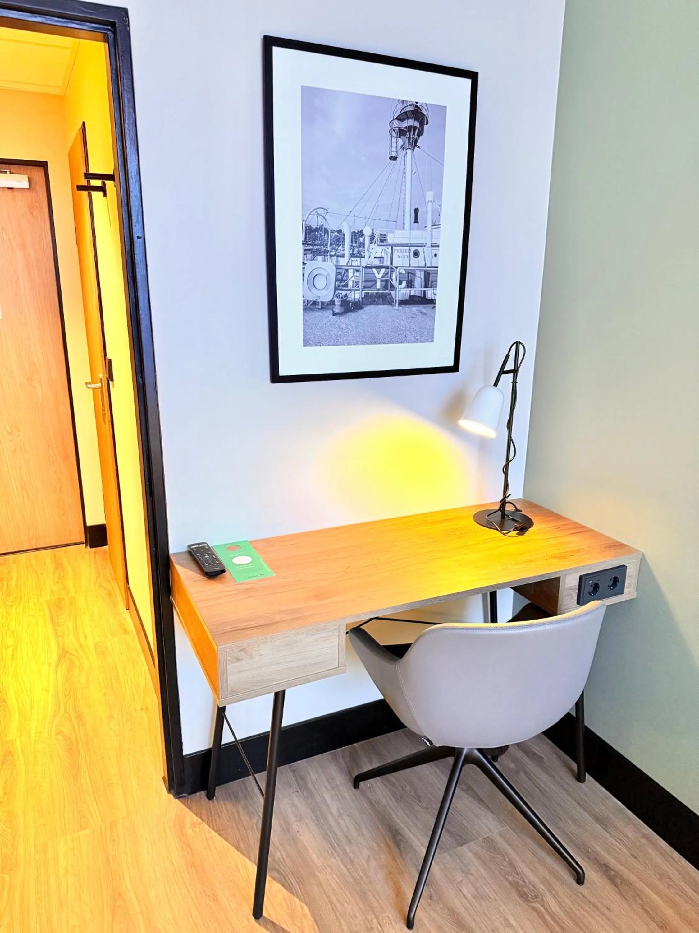 Photo of the whole room in Hotel Astor Kiel by Campanile