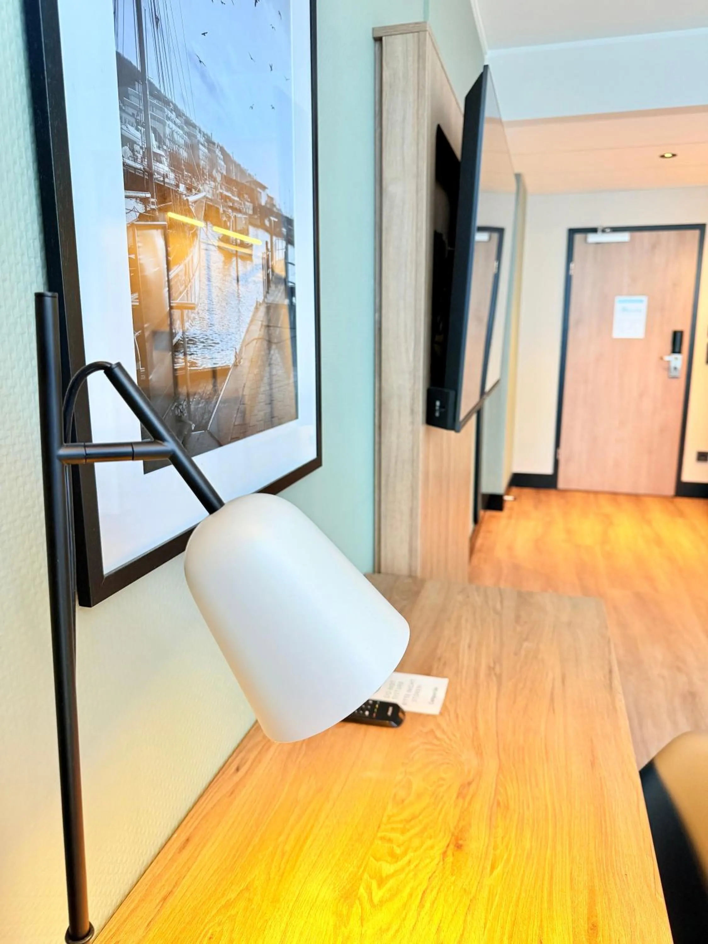 TV and multimedia in Hotel Astor Kiel by Campanile