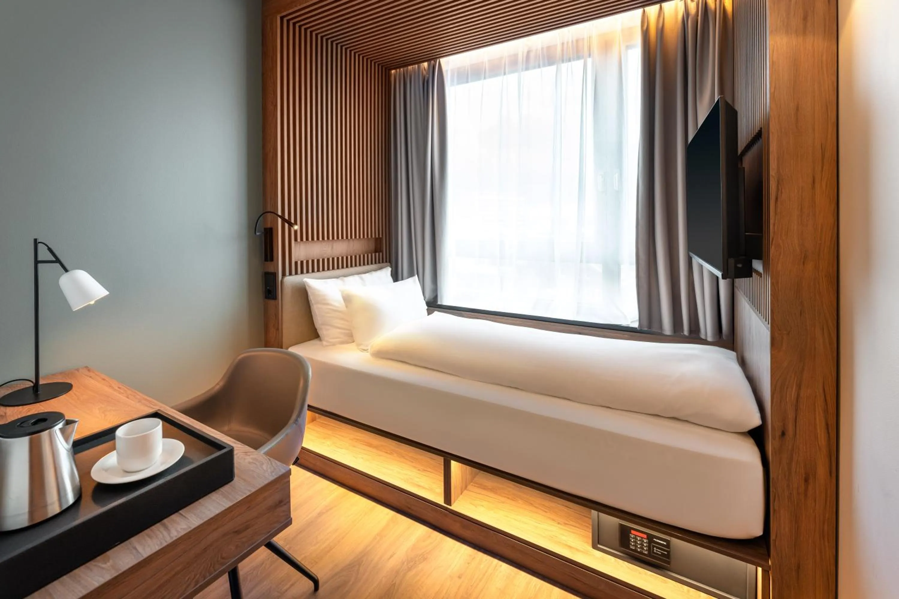 Photo of the whole room, Bed in Hotel Astor Kiel by Campanile