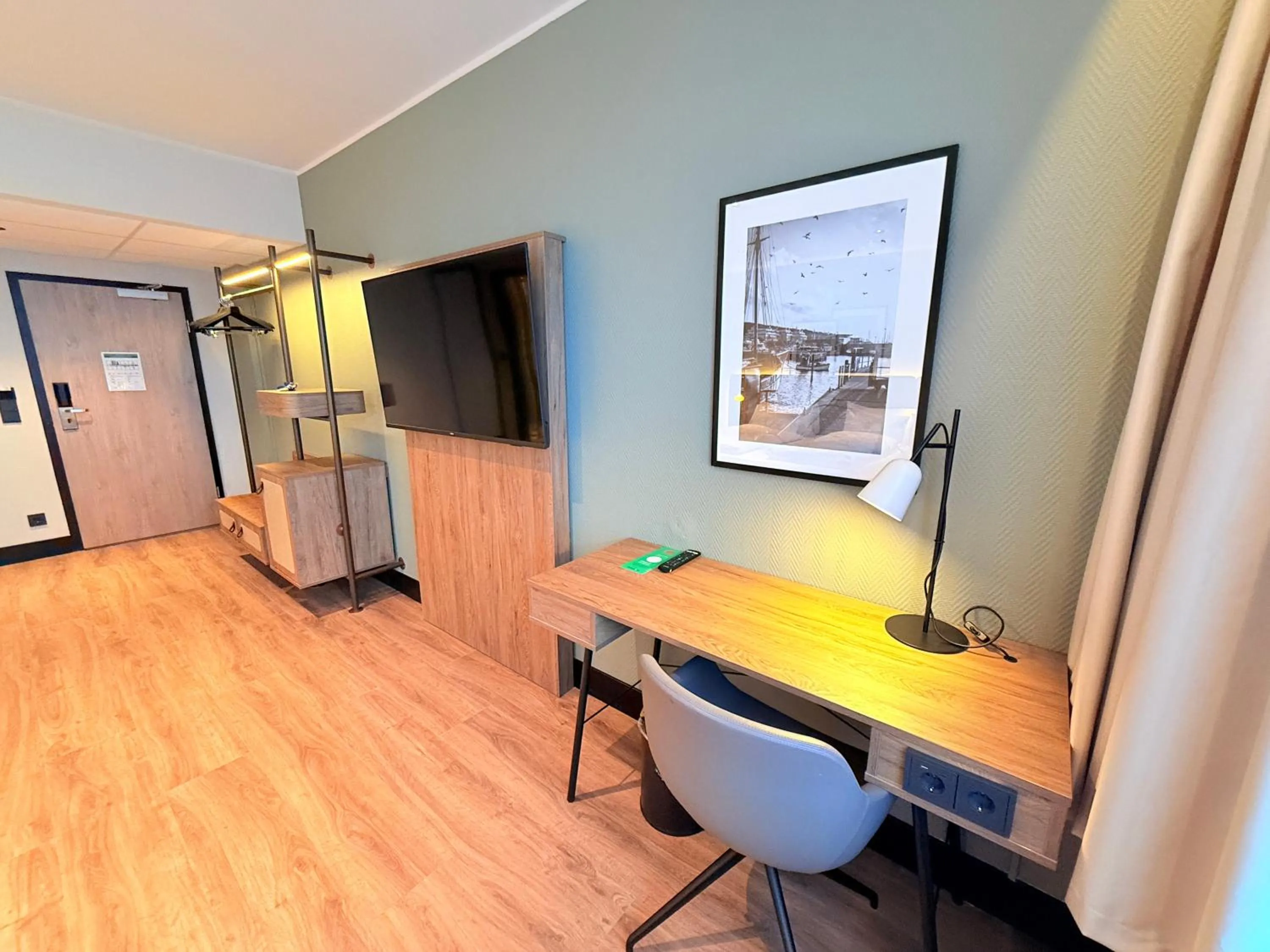 TV and multimedia in Hotel Astor Kiel by Campanile