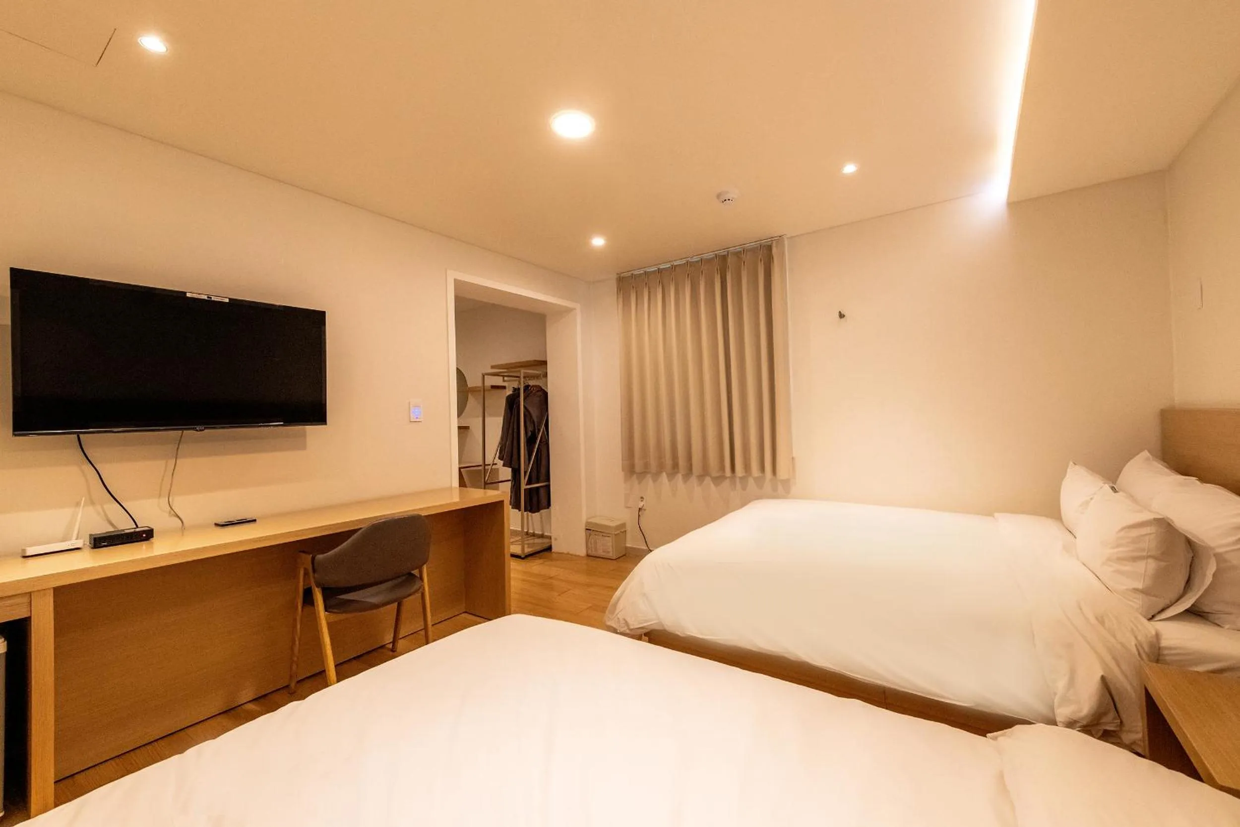 Bed in 1962 Business Hotel Chuncheon Branch