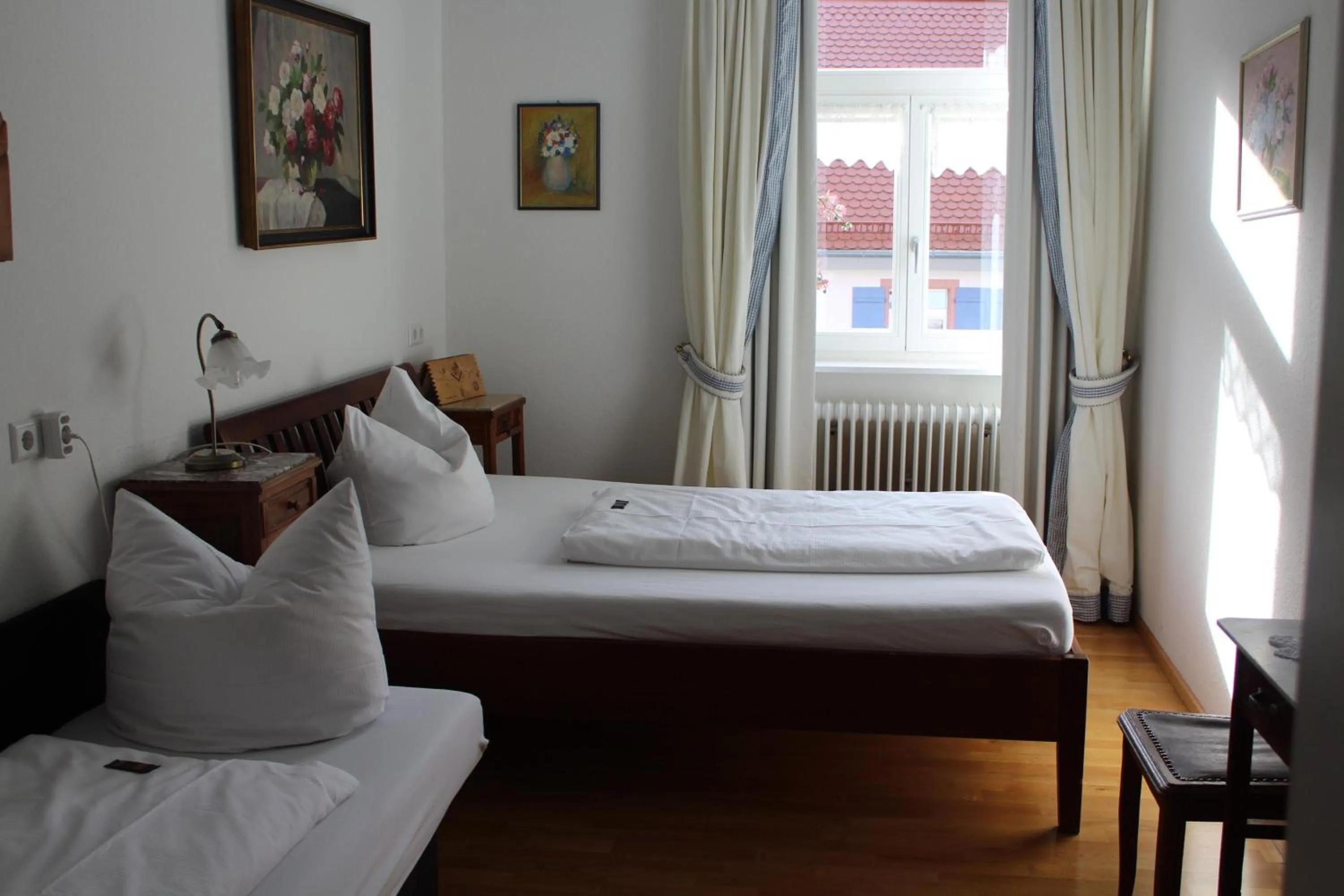 Bed in Goldener Adler Oberried - Hotel & Appartements