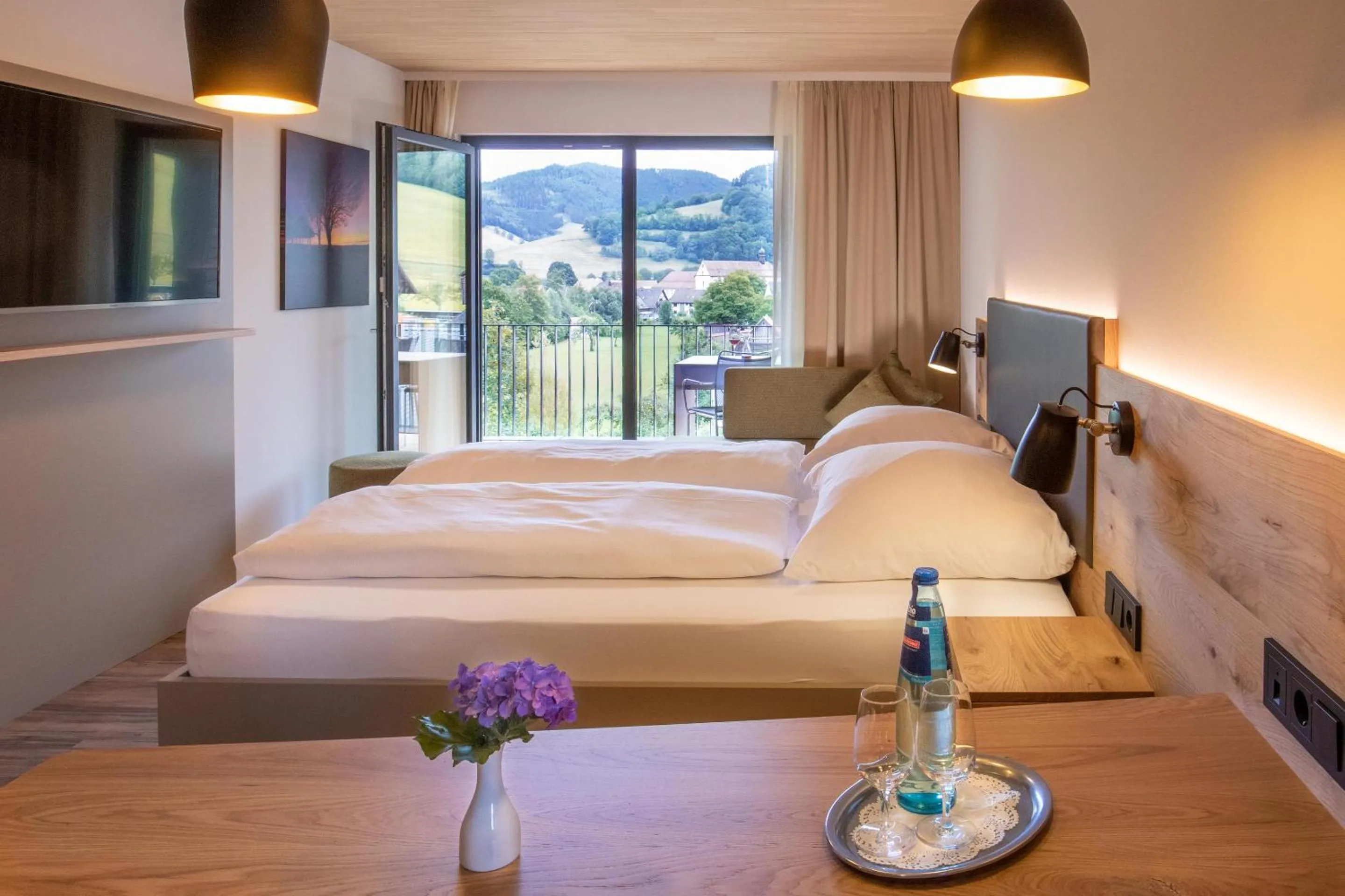 Bed in Goldener Adler Oberried - Hotel & Appartements