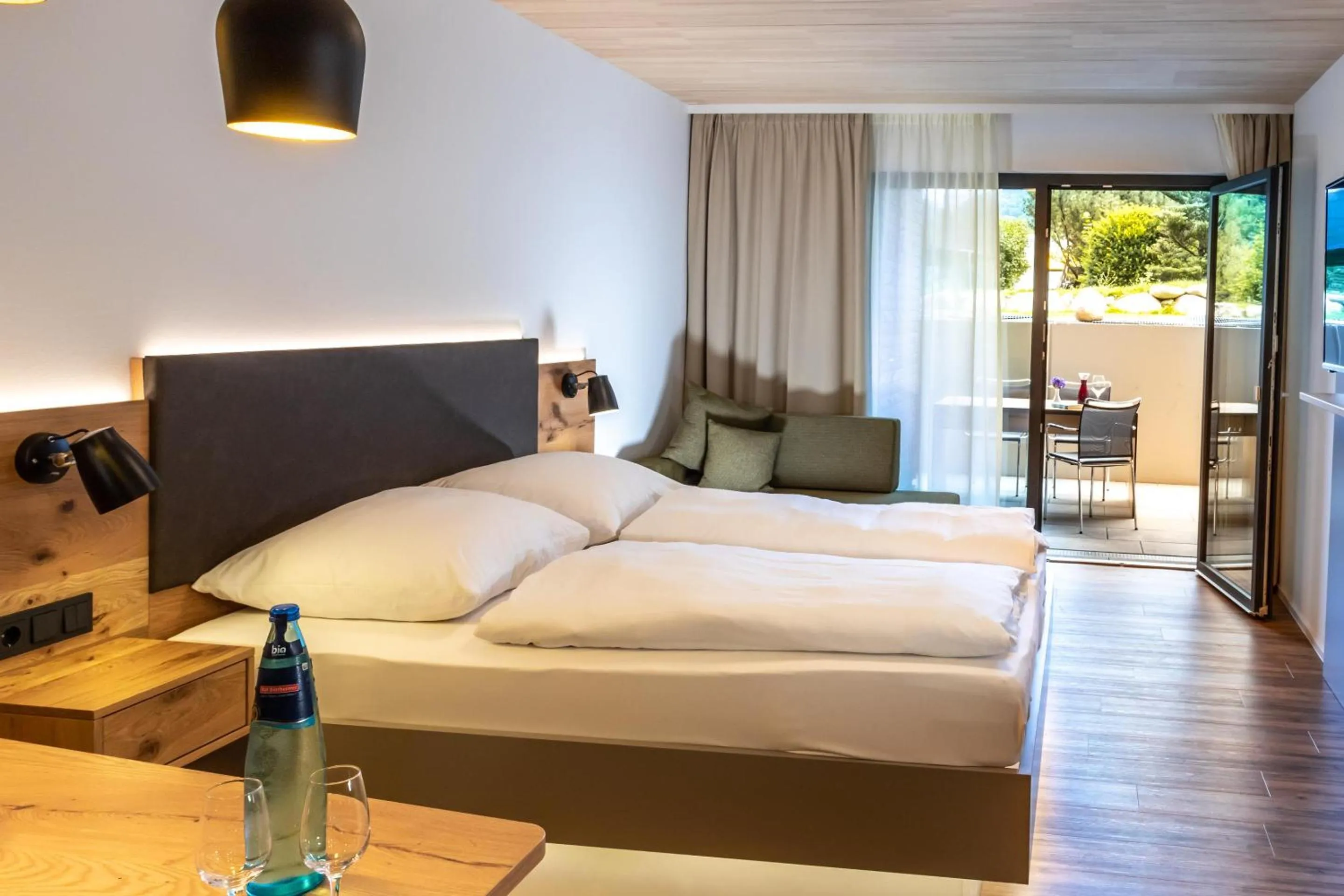 Bed in Goldener Adler Oberried - Hotel & Appartements