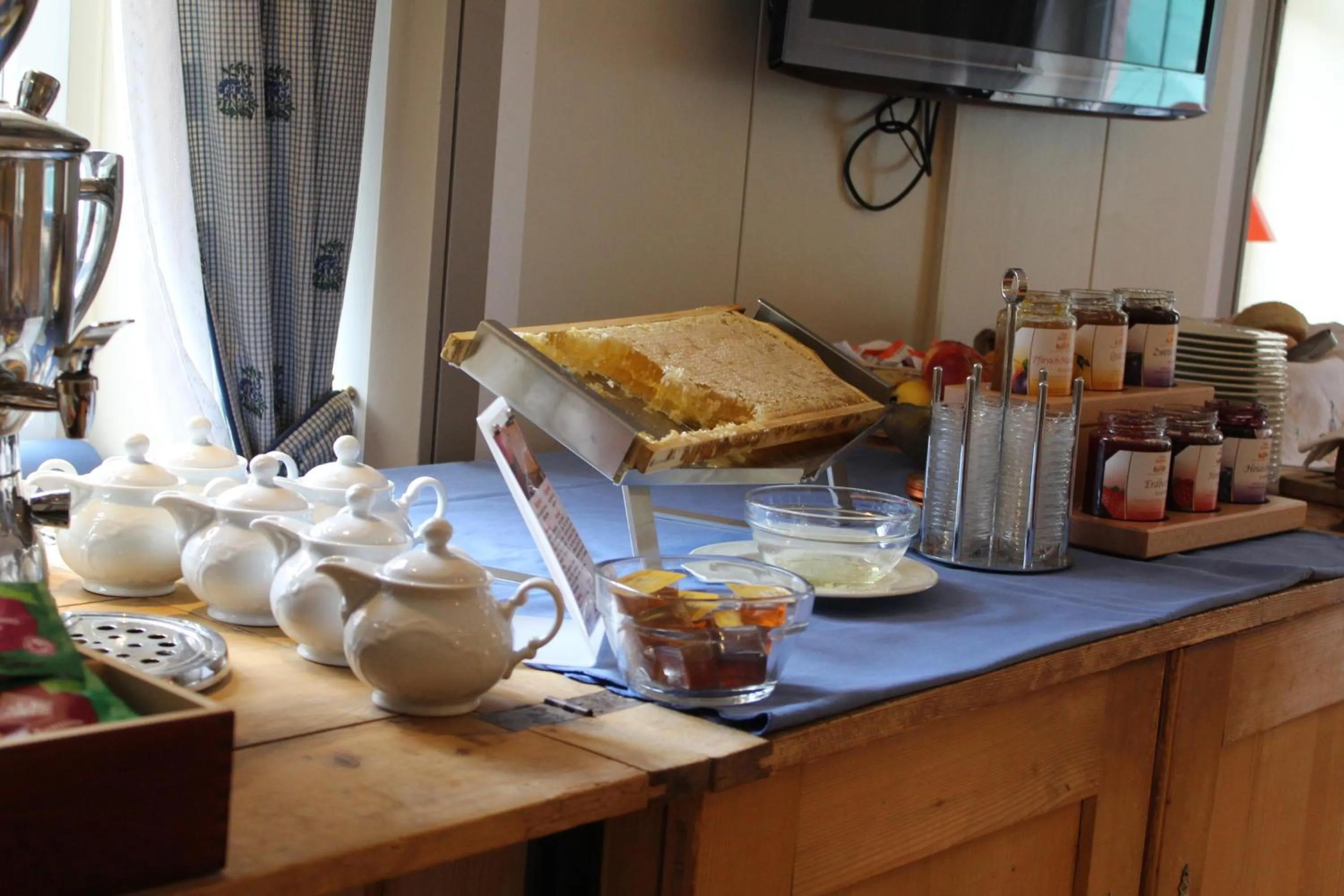 Breakfast in Goldener Adler Oberried - Hotel & Appartements