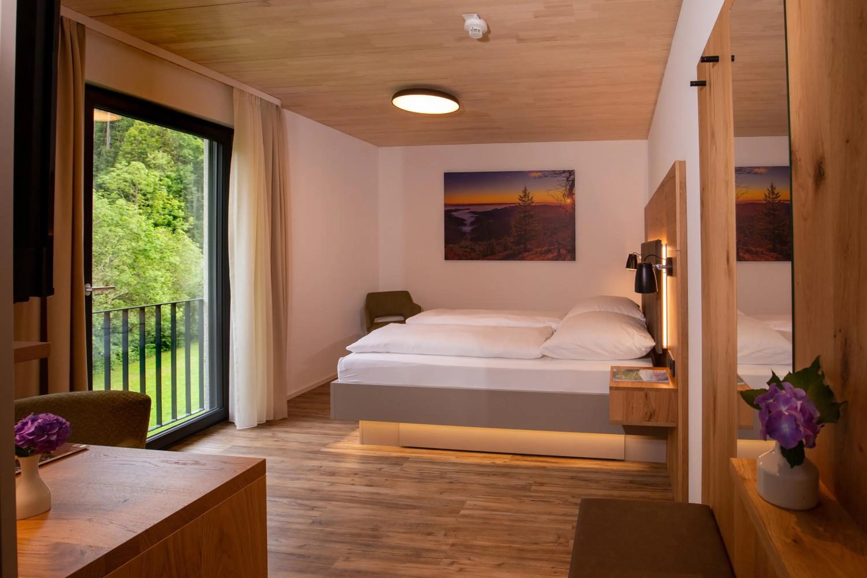 Photo of the whole room, Bed in Goldener Adler Oberried - Hotel & Appartements