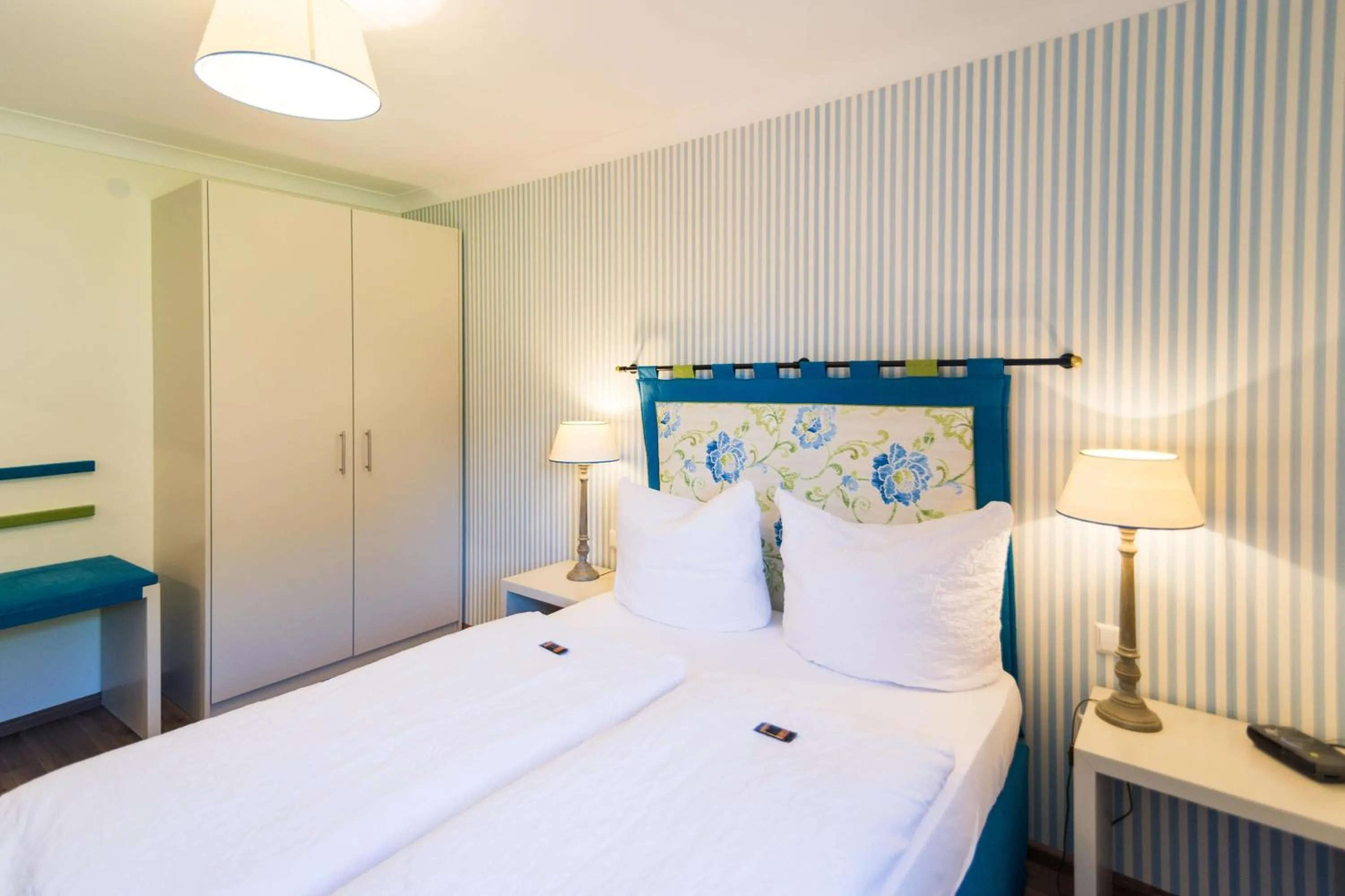 Bed in Goldener Adler Oberried - Hotel & Appartements