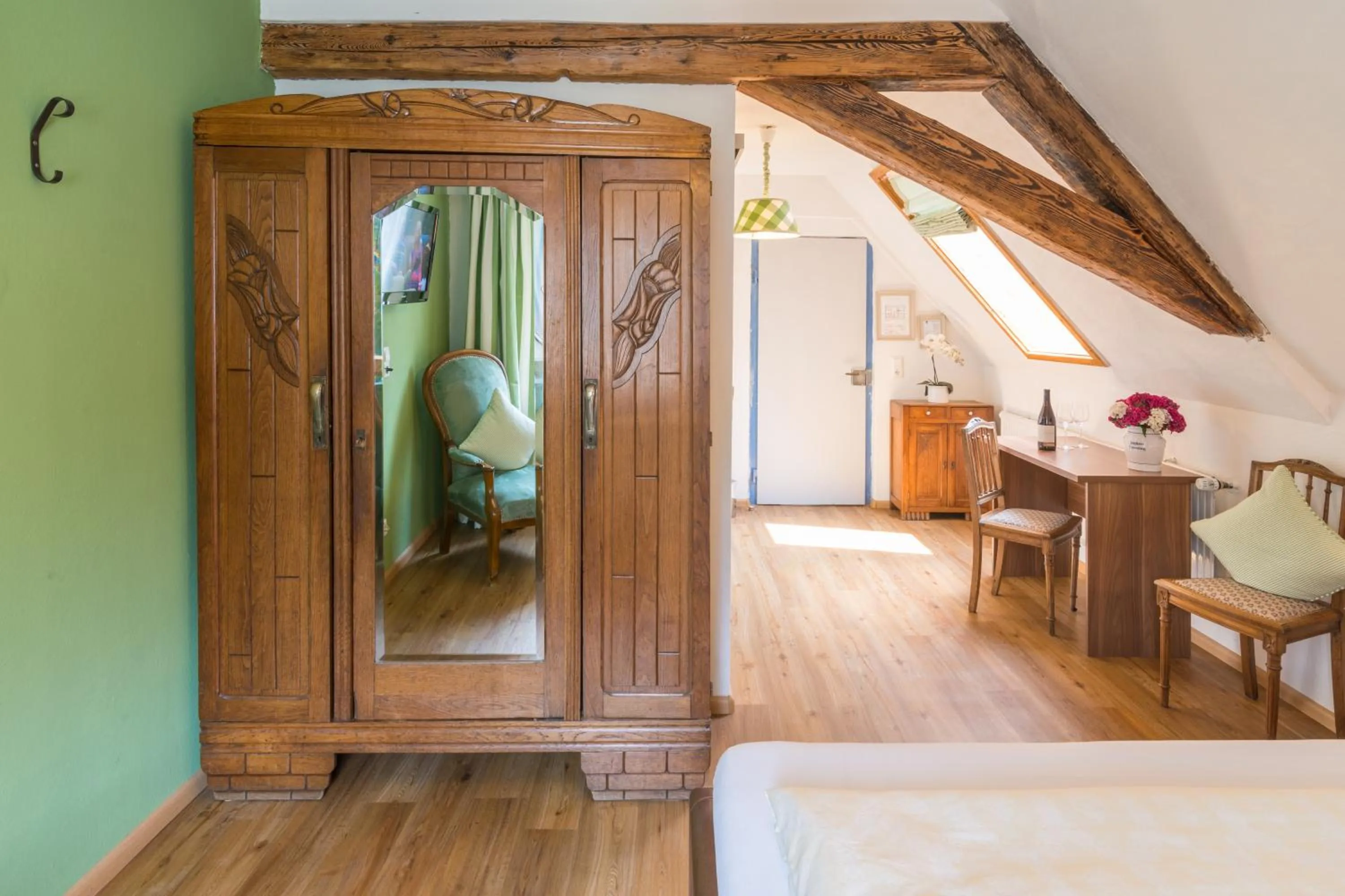 Day, Bed in Goldener Adler Oberried - Hotel & Appartements