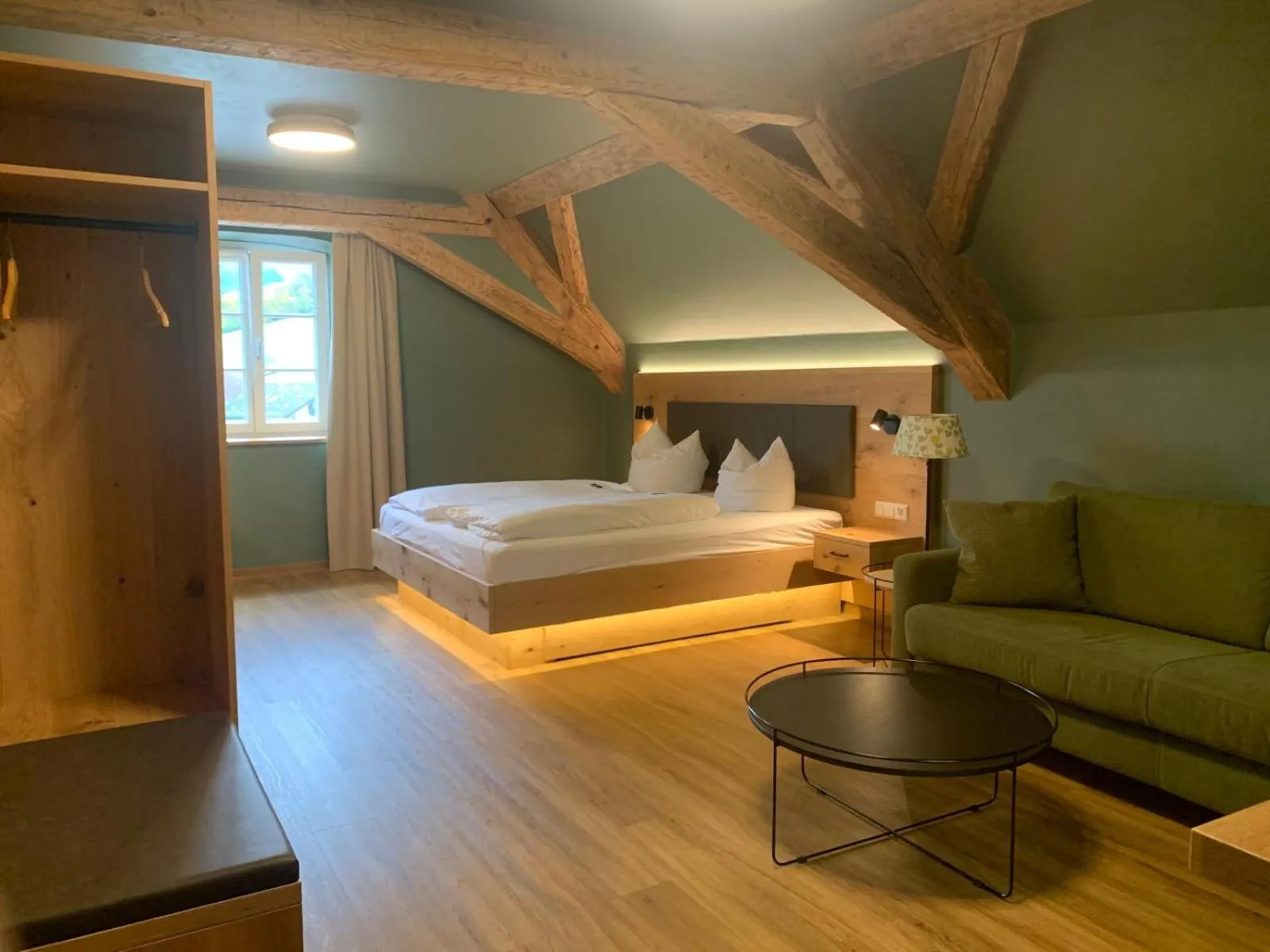 Bed in Goldener Adler Oberried - Hotel & Appartements