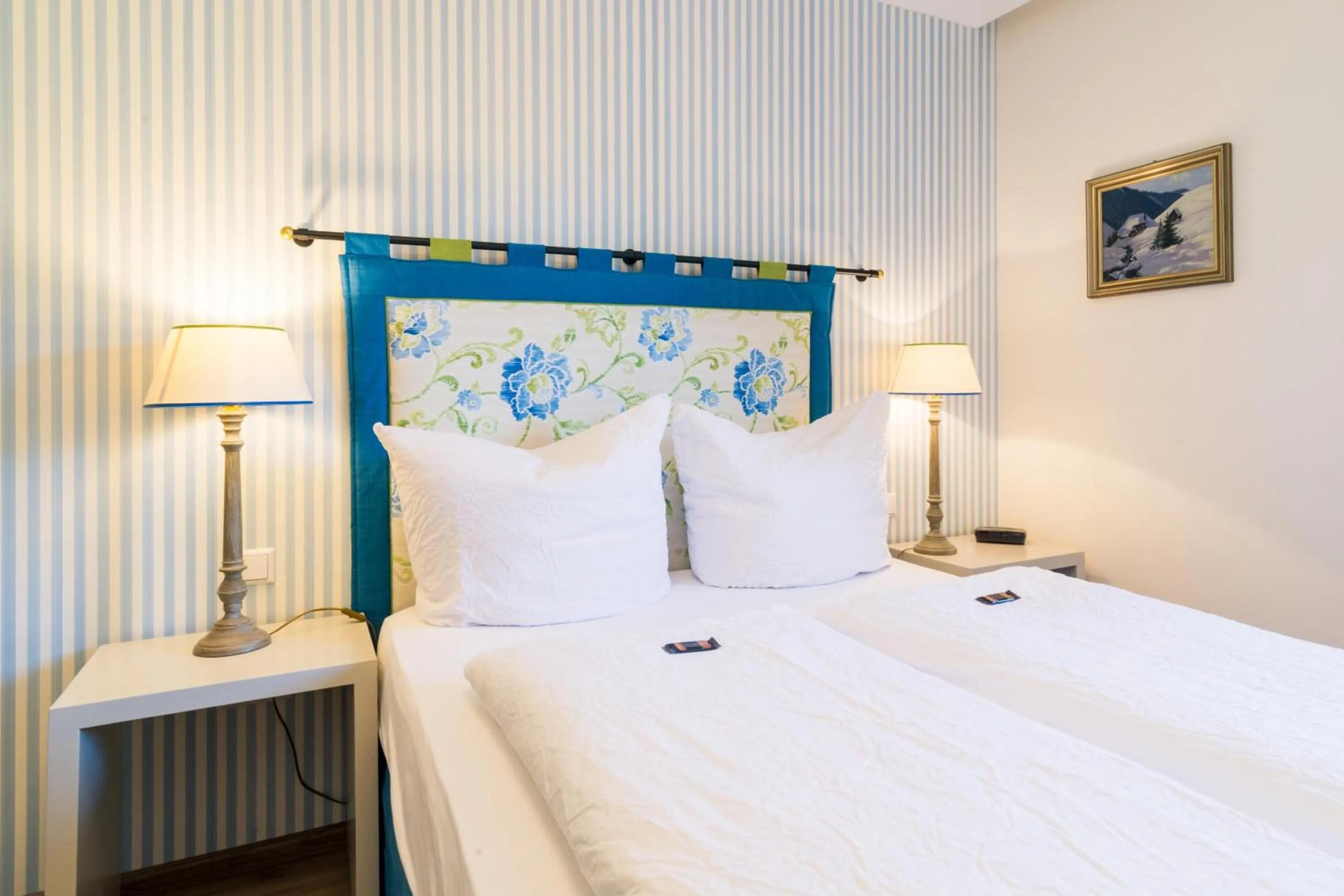 Bed in Goldener Adler Oberried - Hotel & Appartements