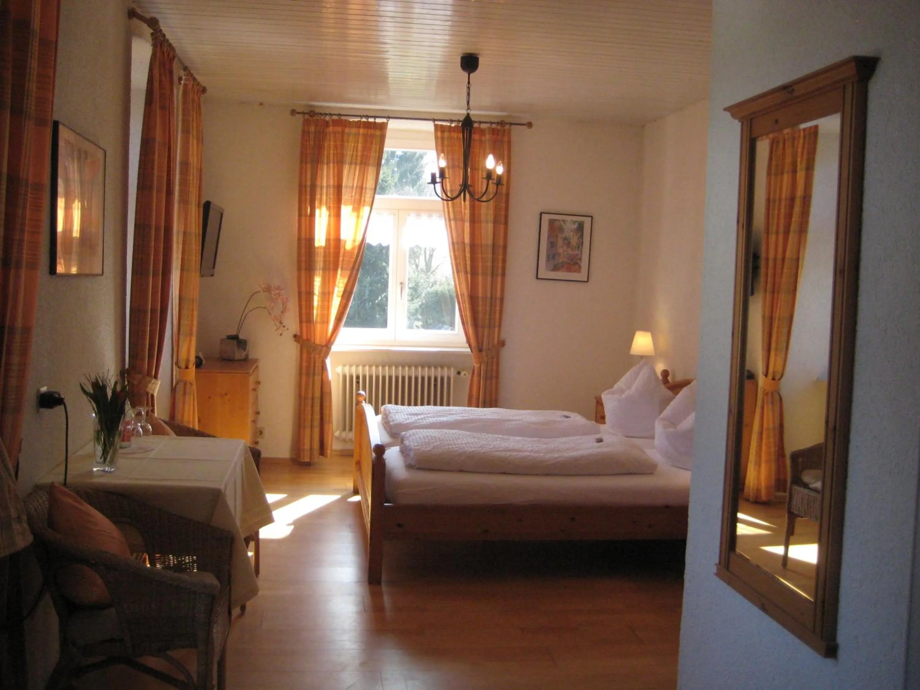 Day, Bed in Goldener Adler Oberried - Hotel & Appartements